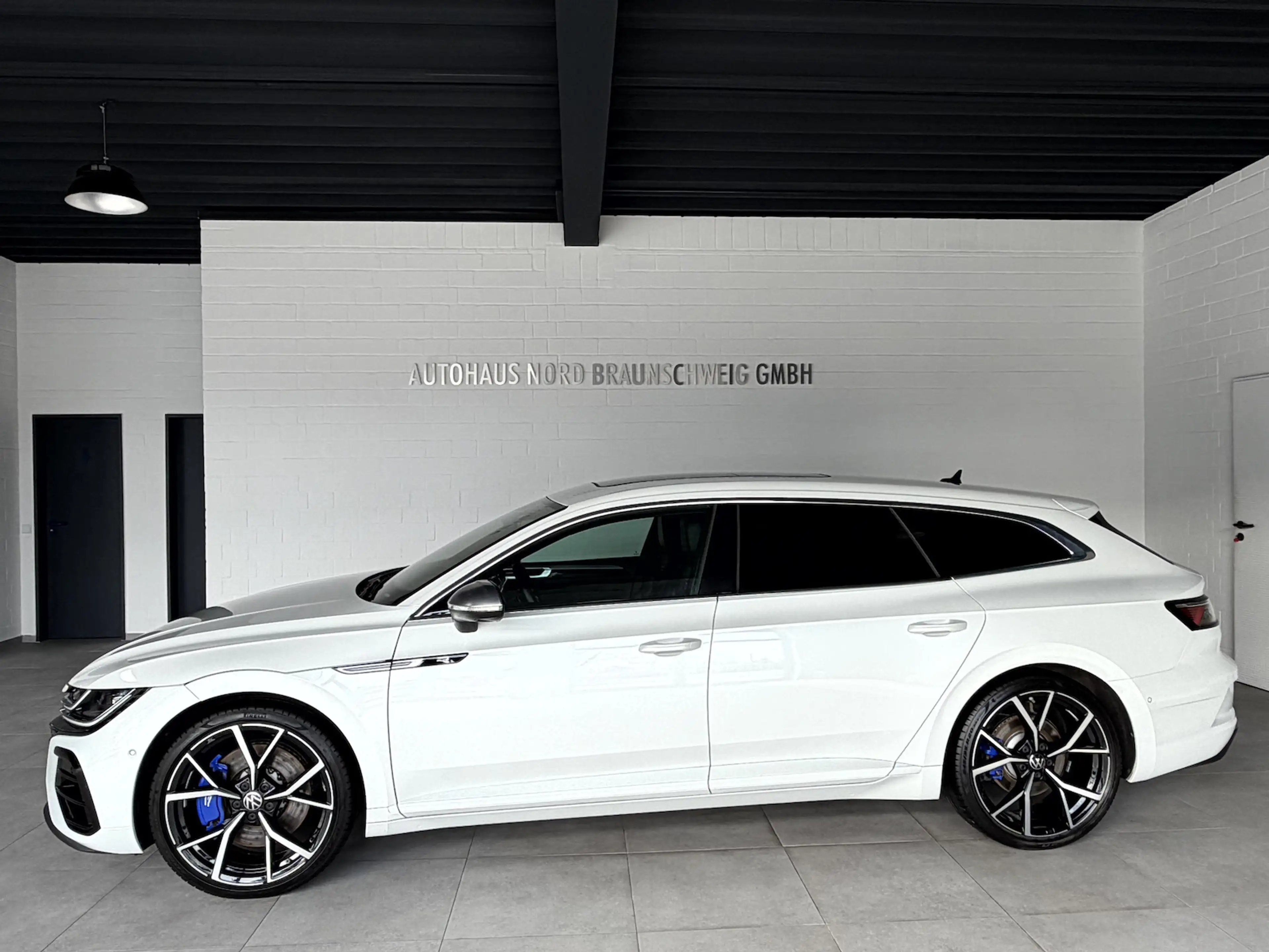 Volkswagen Arteon Shooting Brake R 2.0 TSI*Pano*H&K*HUD*AHK* — photo 3