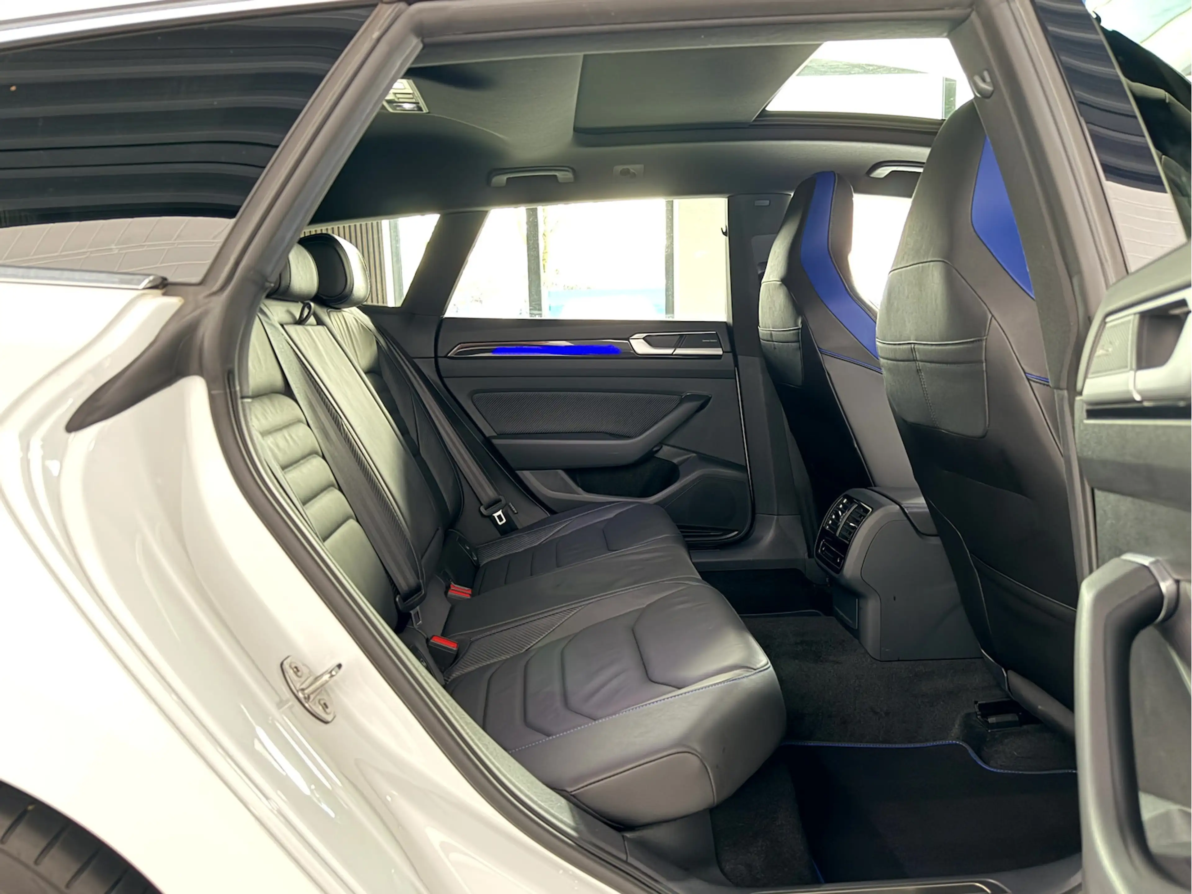 Volkswagen Arteon Shooting Brake R 2.0 TSI*Pano*H&K*HUD*AHK* — photo 8
