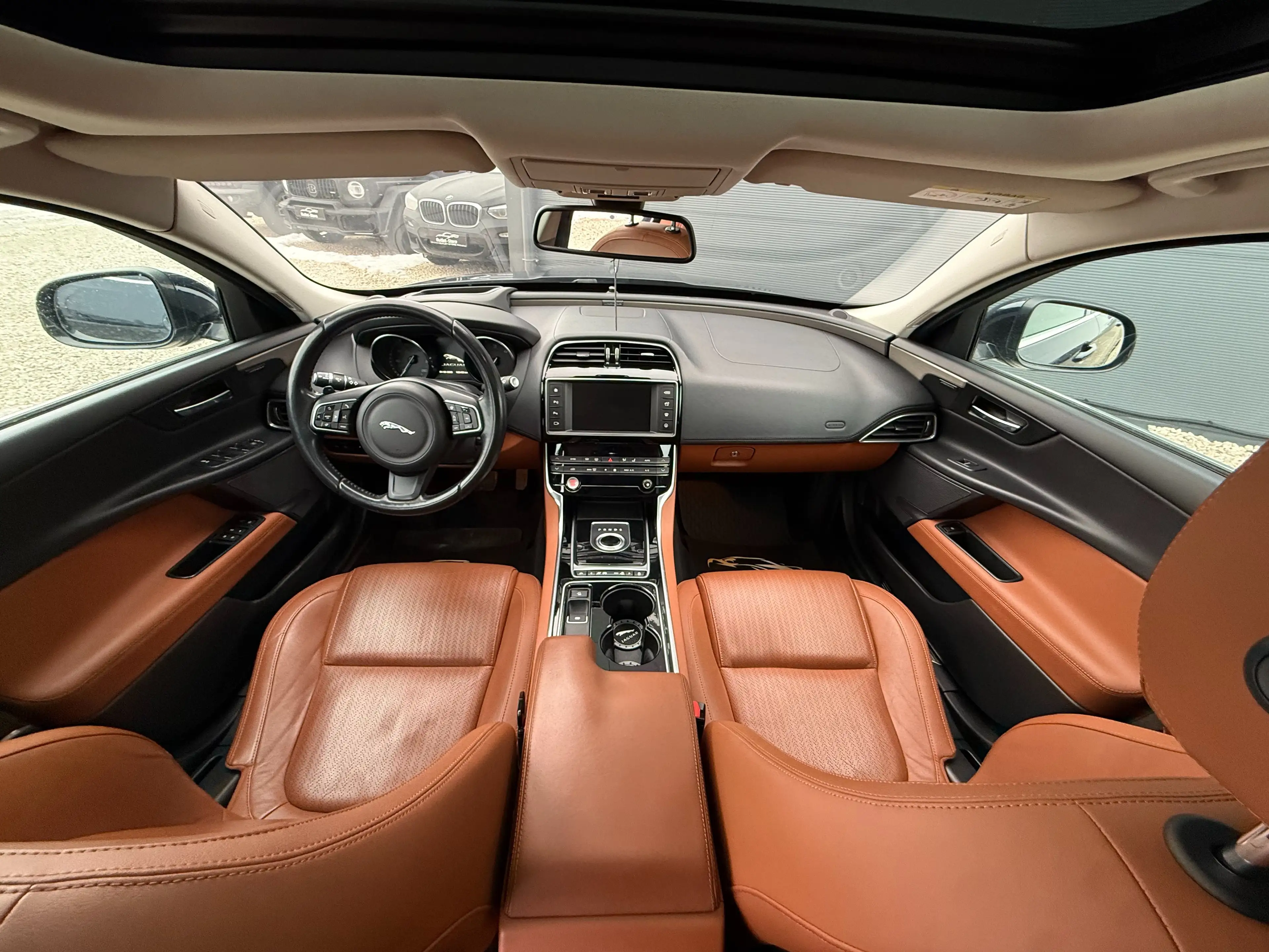 Jaguar XE Portfolio*Panorama*Navi*Memory*Spur*Garantie*TOP* — photo 13