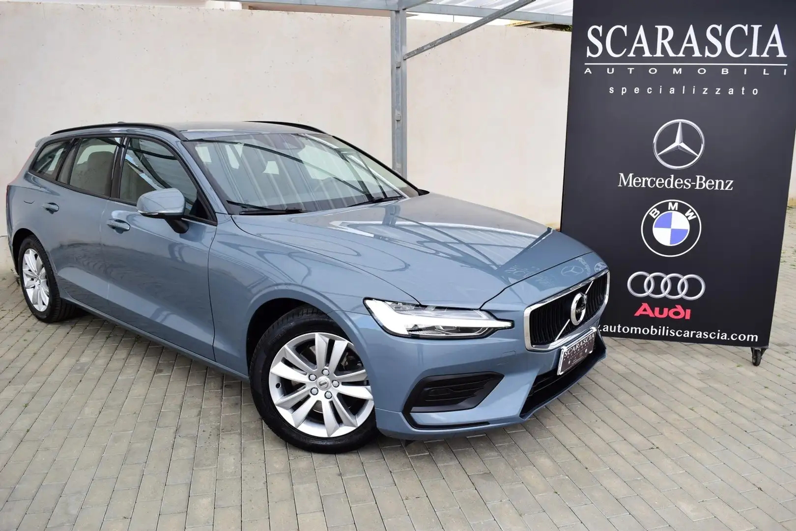 Volvo V60 2.0 B4 Mhev Geartronic 197 cv Momentum Business Grigio - 1