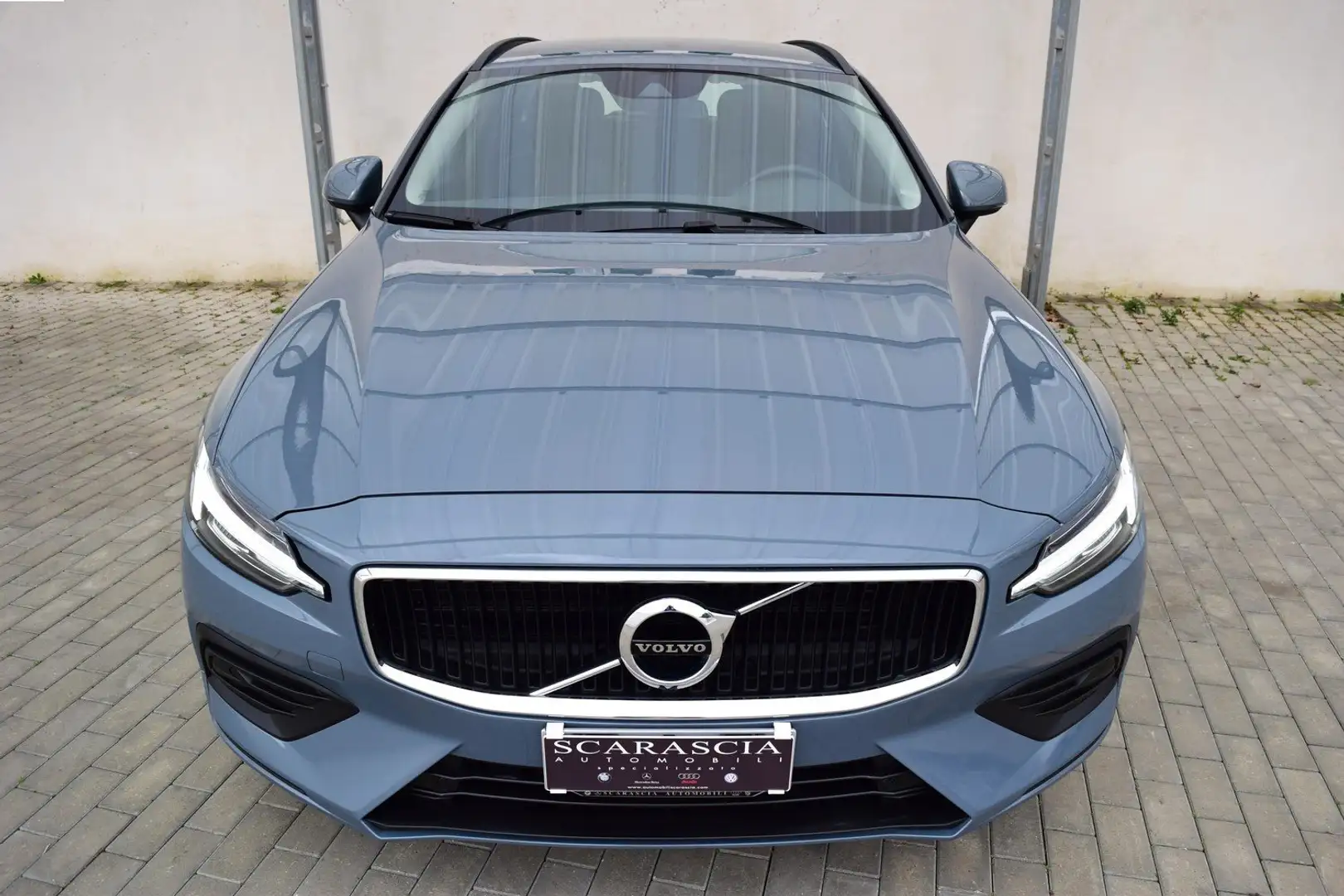 Volvo V60 2.0 B4 Mhev Geartronic 197 cv Momentum Business Grigio - 2