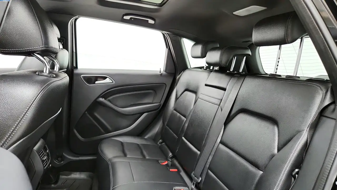 Mercedes-Benz B-Class снимка Mercedes-Benz B-Class