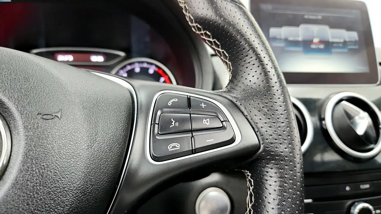 Mercedes-Benz B-Class снимка Mercedes-Benz B-Class