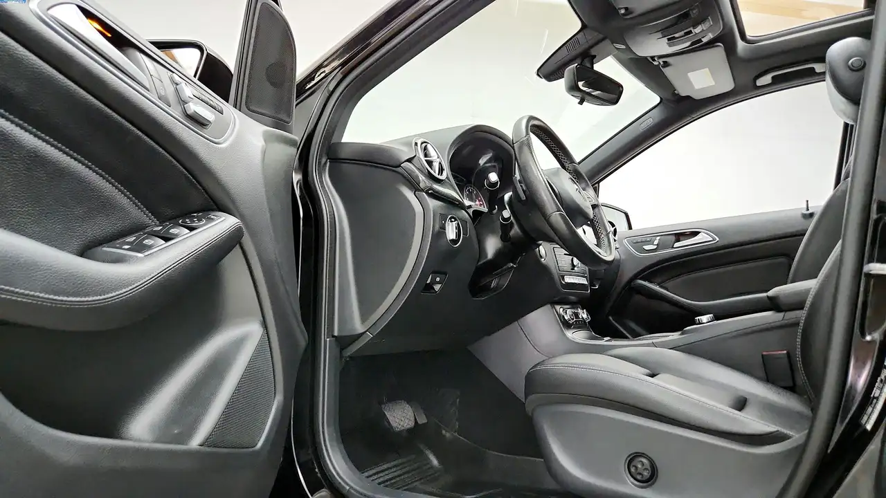 Mercedes-Benz B-Class снимка Mercedes-Benz B-Class