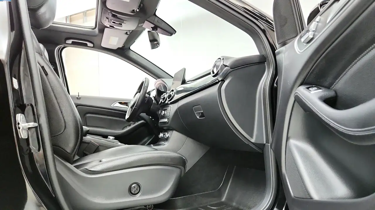 Mercedes-Benz B-Class снимка Mercedes-Benz B-Class