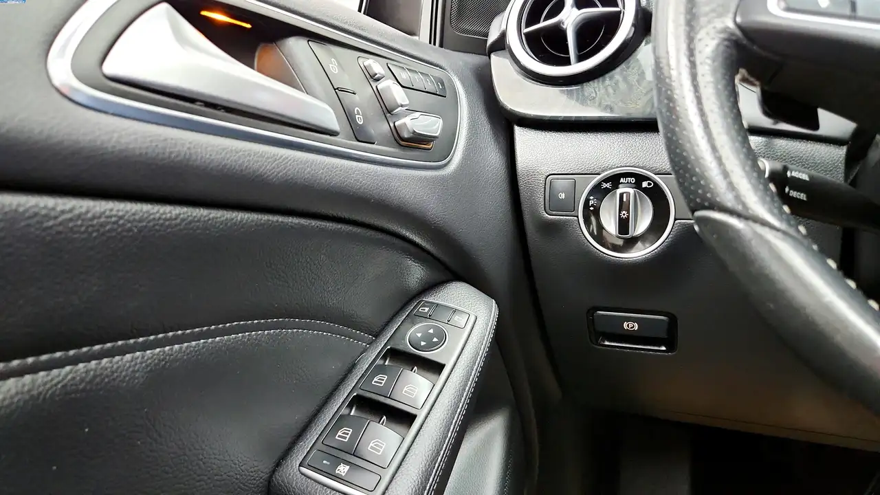 Mercedes-Benz B-Class снимка Mercedes-Benz B-Class
