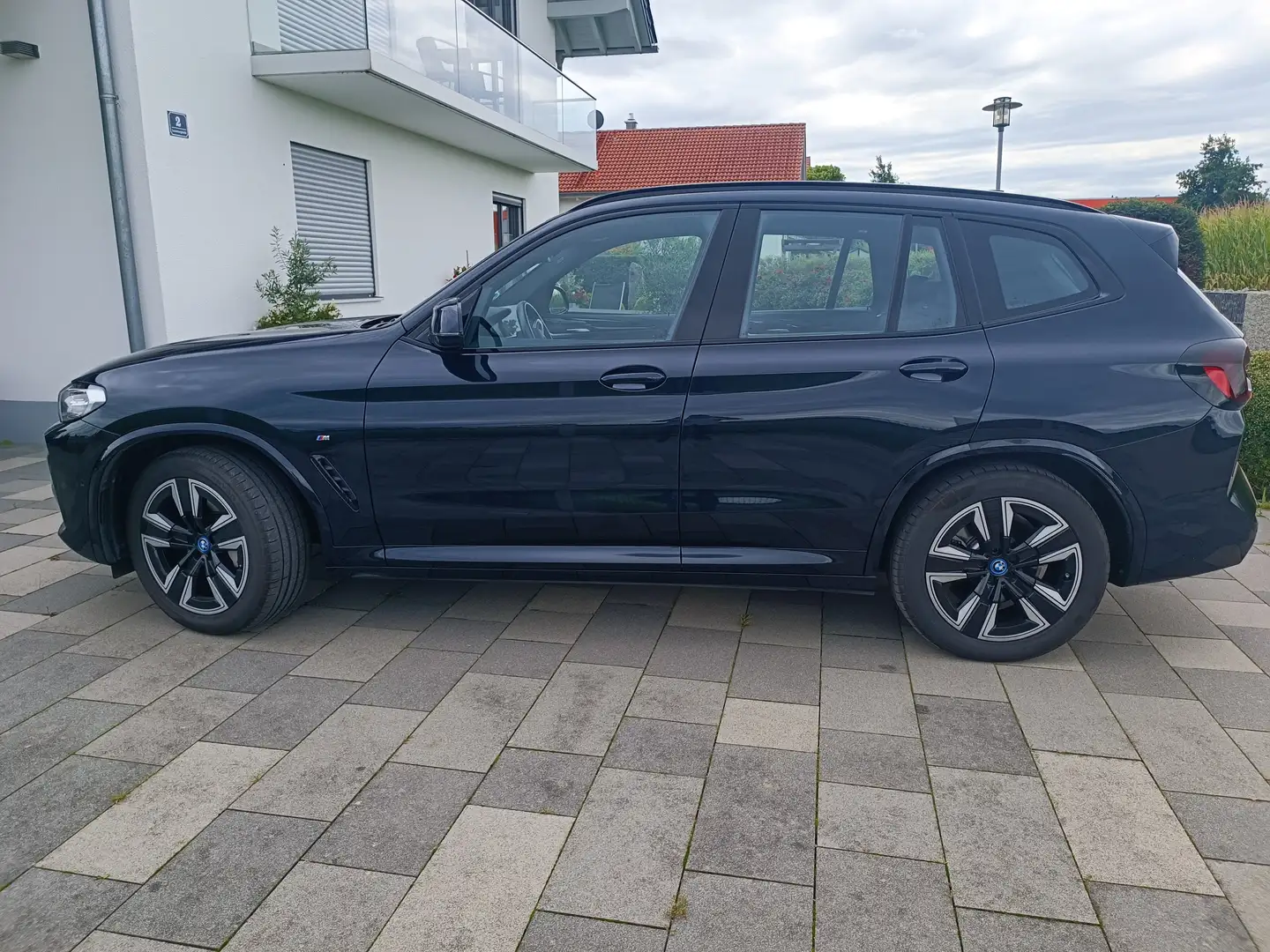 BMW iX3 M Sport Inspiring AHK Pano Parkass. Schwarz - 2
