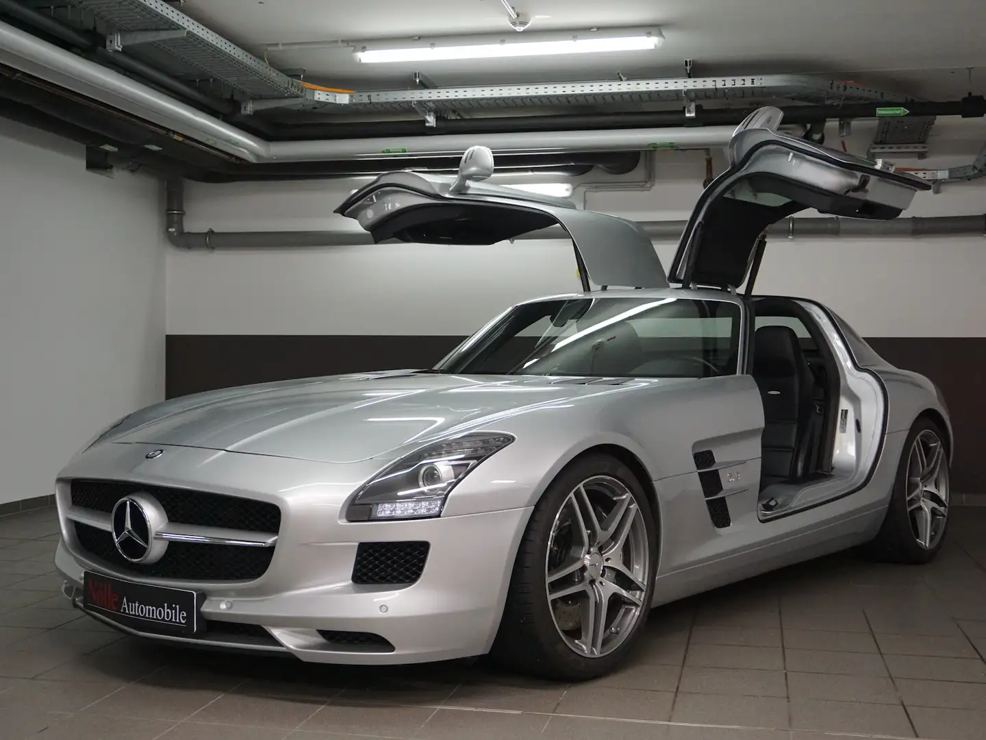 Mercedes-Benz SLS Coupe´ BRD 2. Hand Sammlerzustand Argent - 1