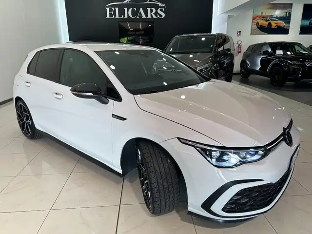 Volkswagen Golf view 3