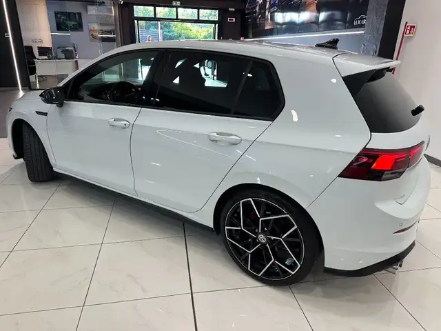 Volkswagen Golf view 4