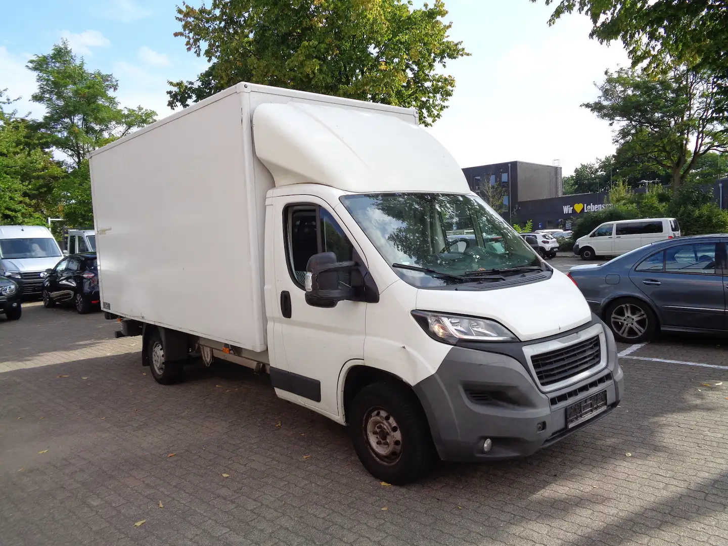 Peugeot Boxer 2.2 HDi Cargo Edition mit Ladebordwand Weiß - 2