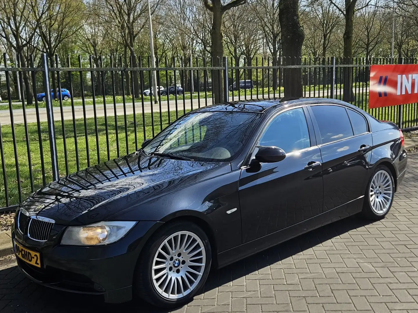 BMW 330 316i Executive Zwart - 1