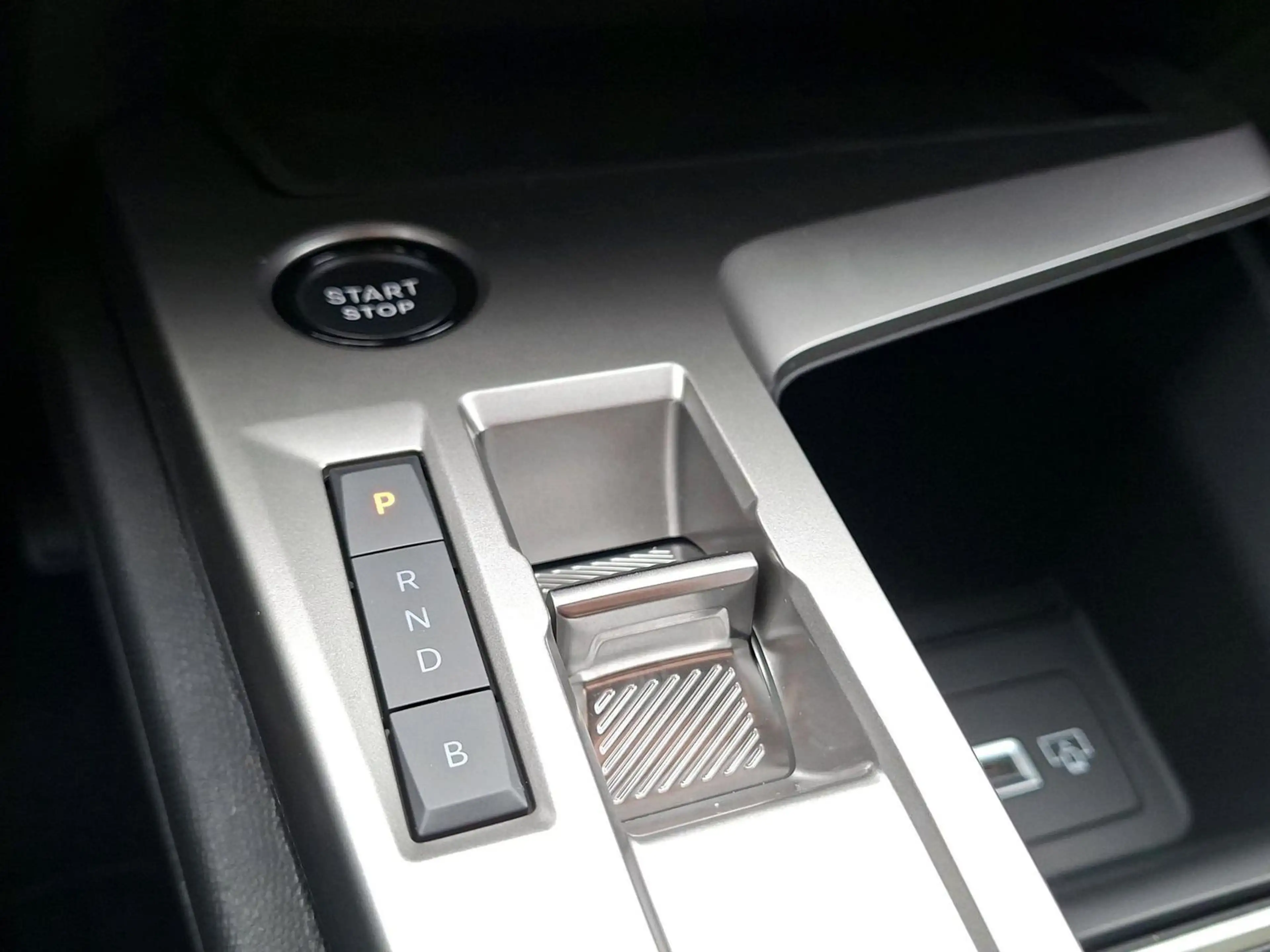 Peugeot 308 Business Plug-In Hybrid 195 eDSC7 Kamera SHZ — photo 11