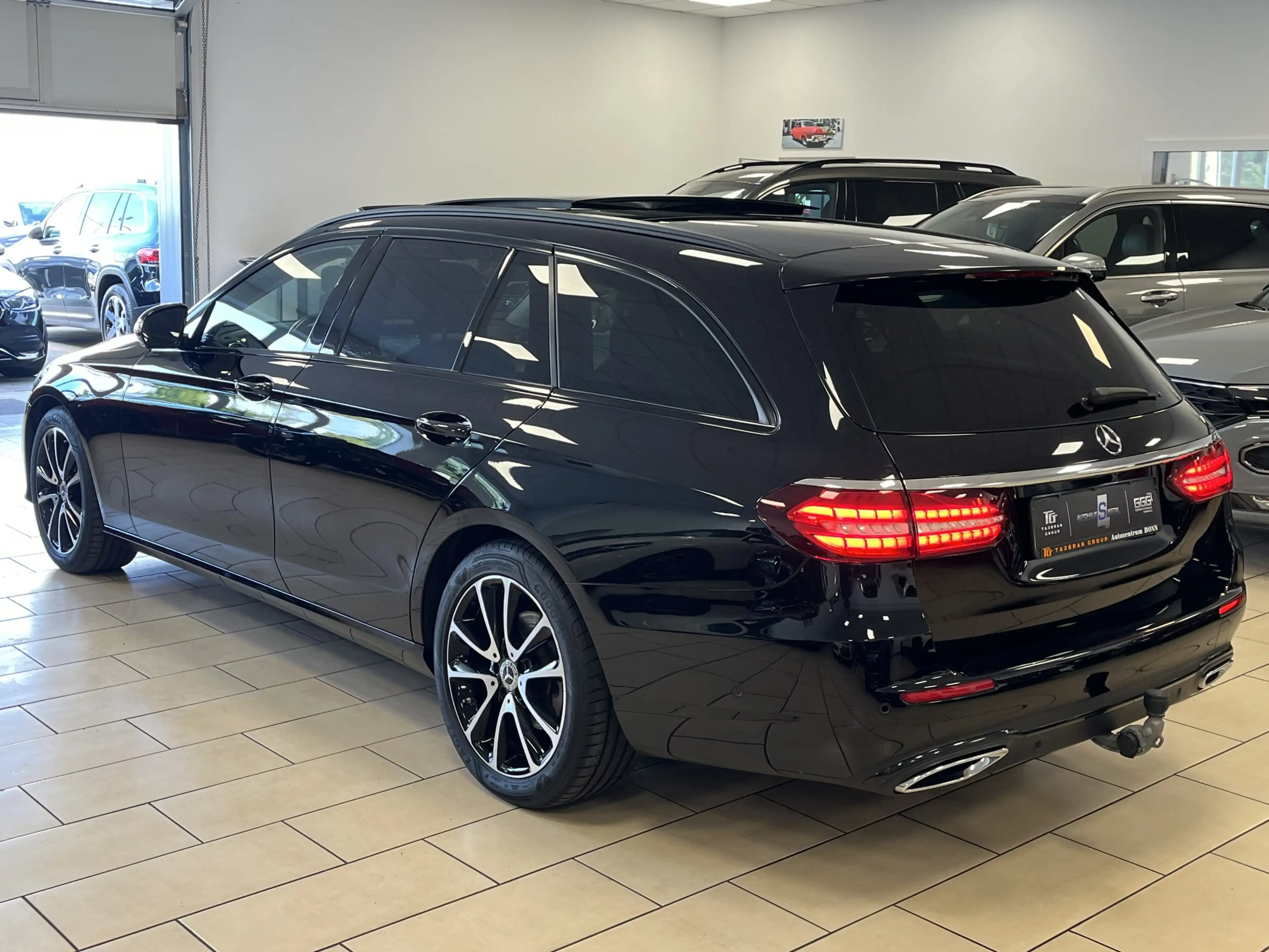 Mercedes-Benz E 220 AHK*Navi*ACC*R-Cam*SHZ*Pano*Night-Paket — photo 10