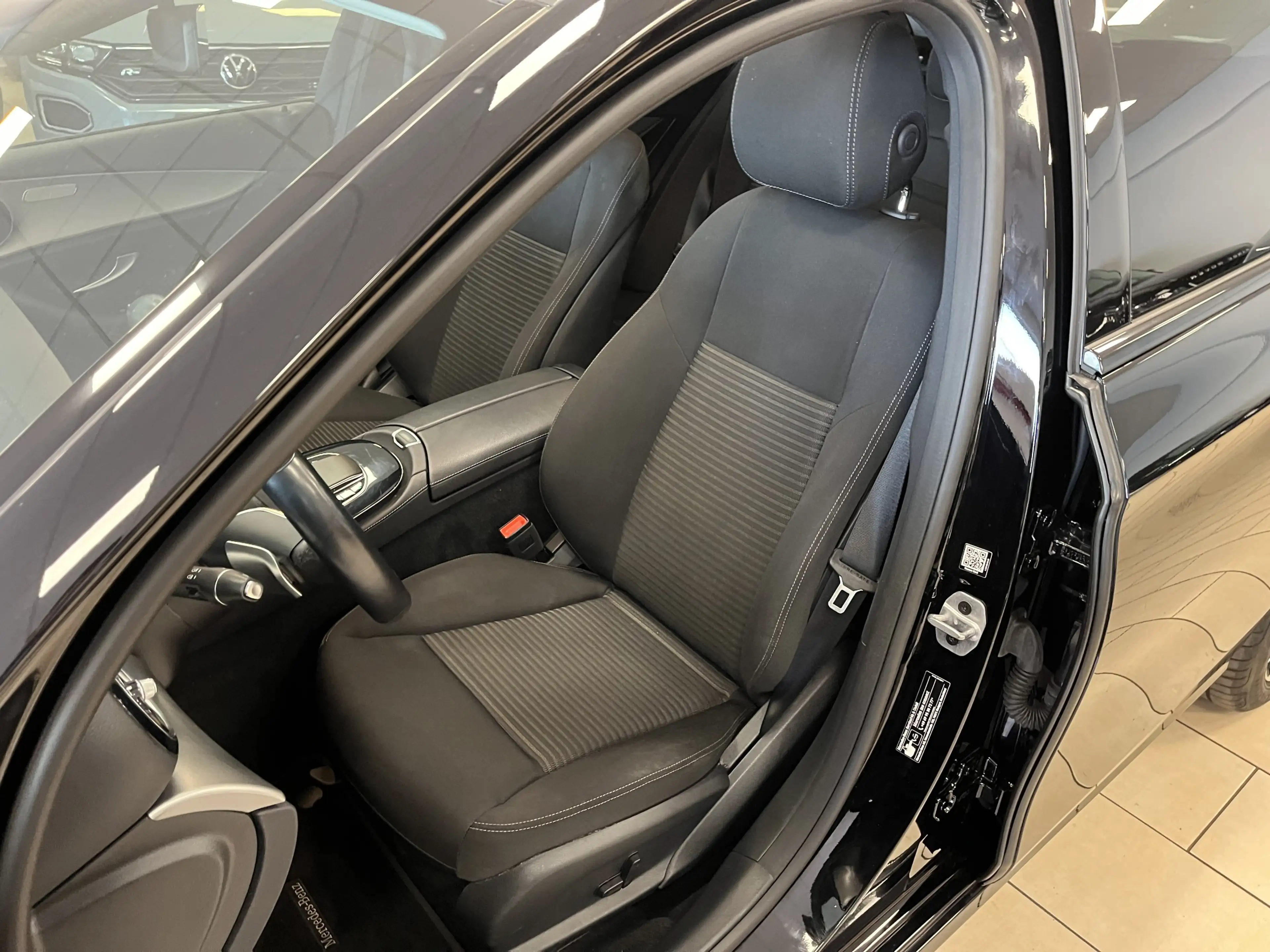 Mercedes-Benz E 220 AHK*Navi*ACC*R-Cam*SHZ*Pano*Night-Paket — photo 15