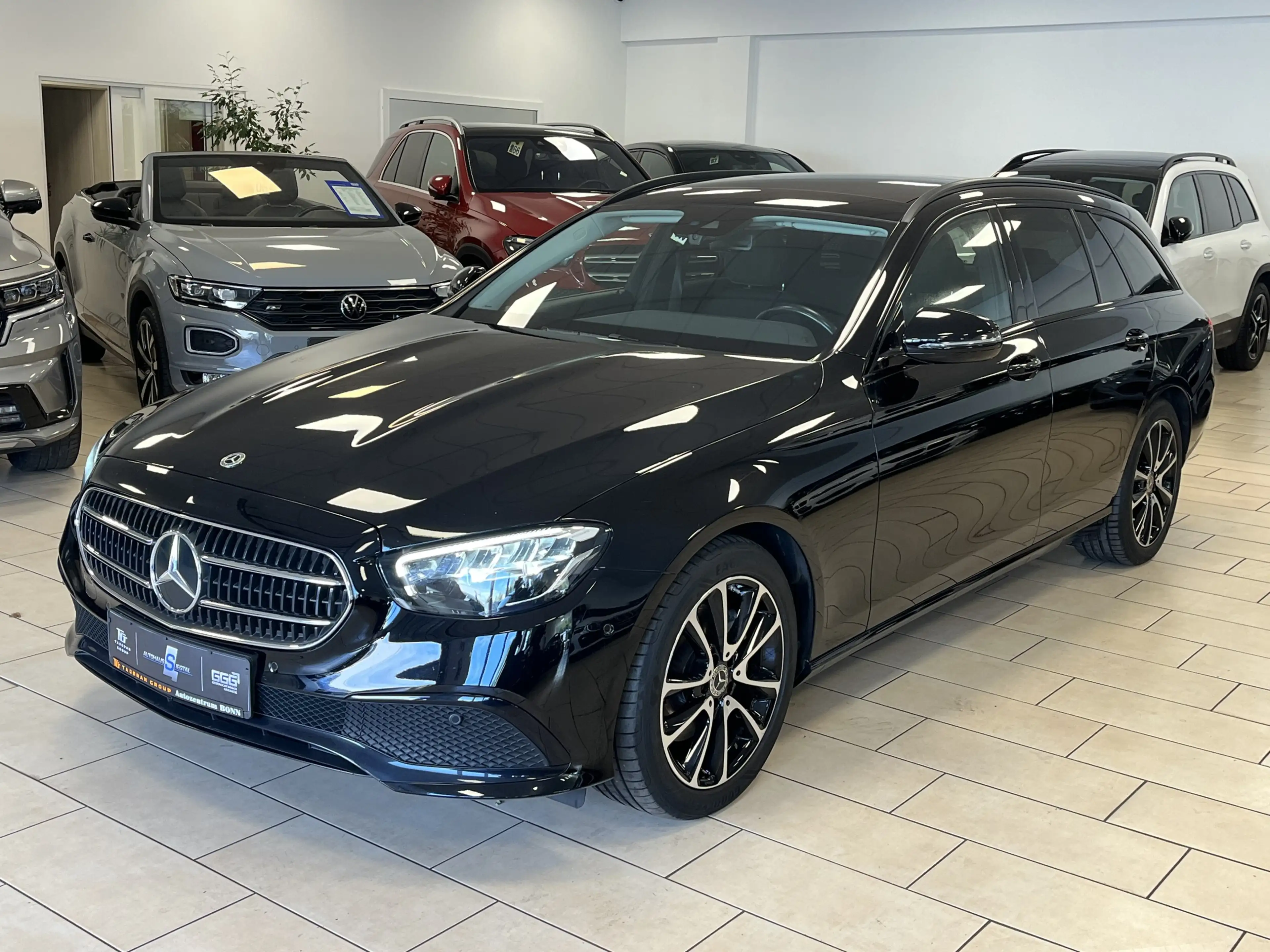 Mercedes-Benz E 220 AHK*Navi*ACC*R-Cam*SHZ*Pano*Night-Paket