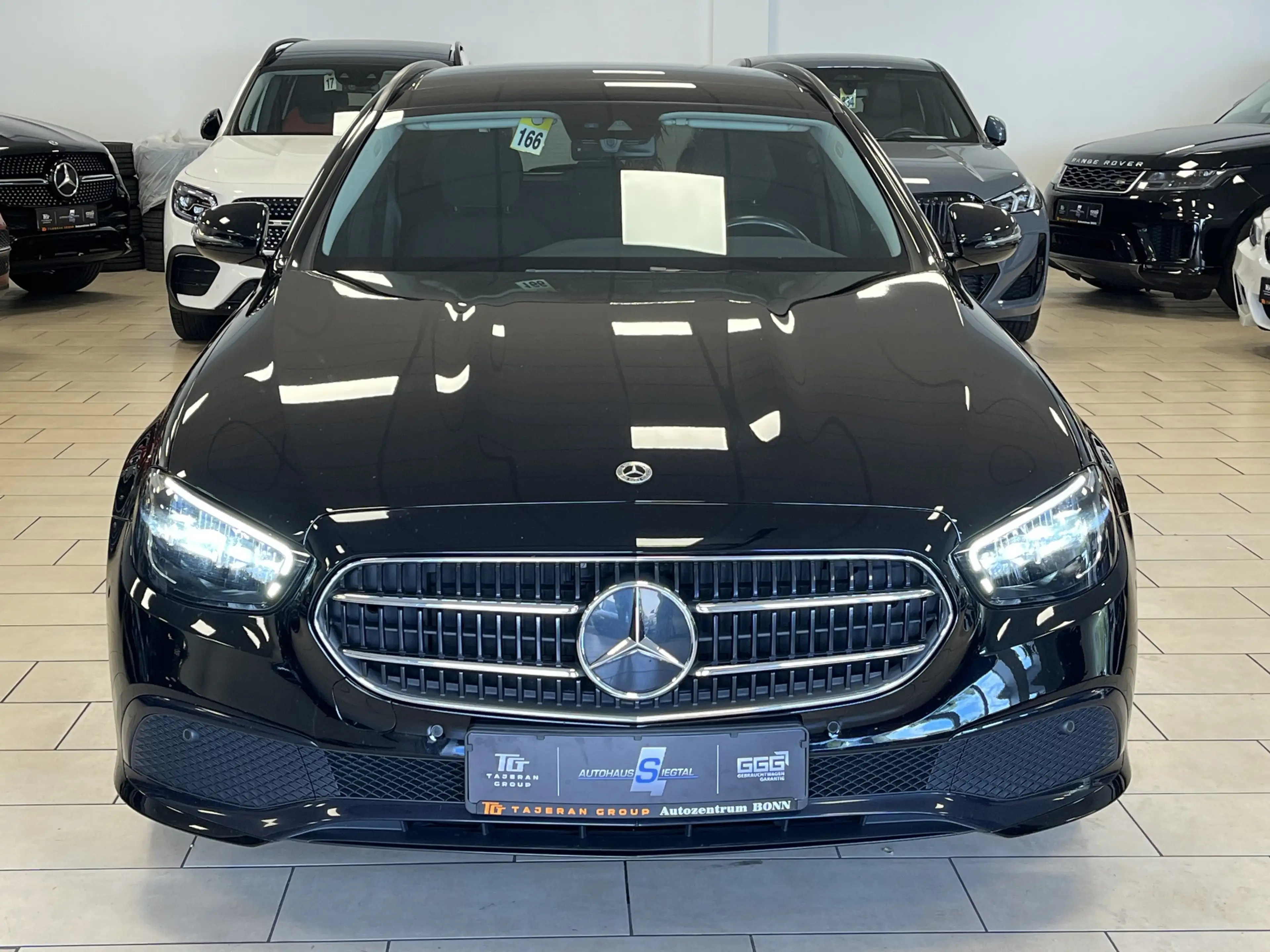 Mercedes-Benz E 220 AHK*Navi*ACC*R-Cam*SHZ*Pano*Night-Paket — photo 3