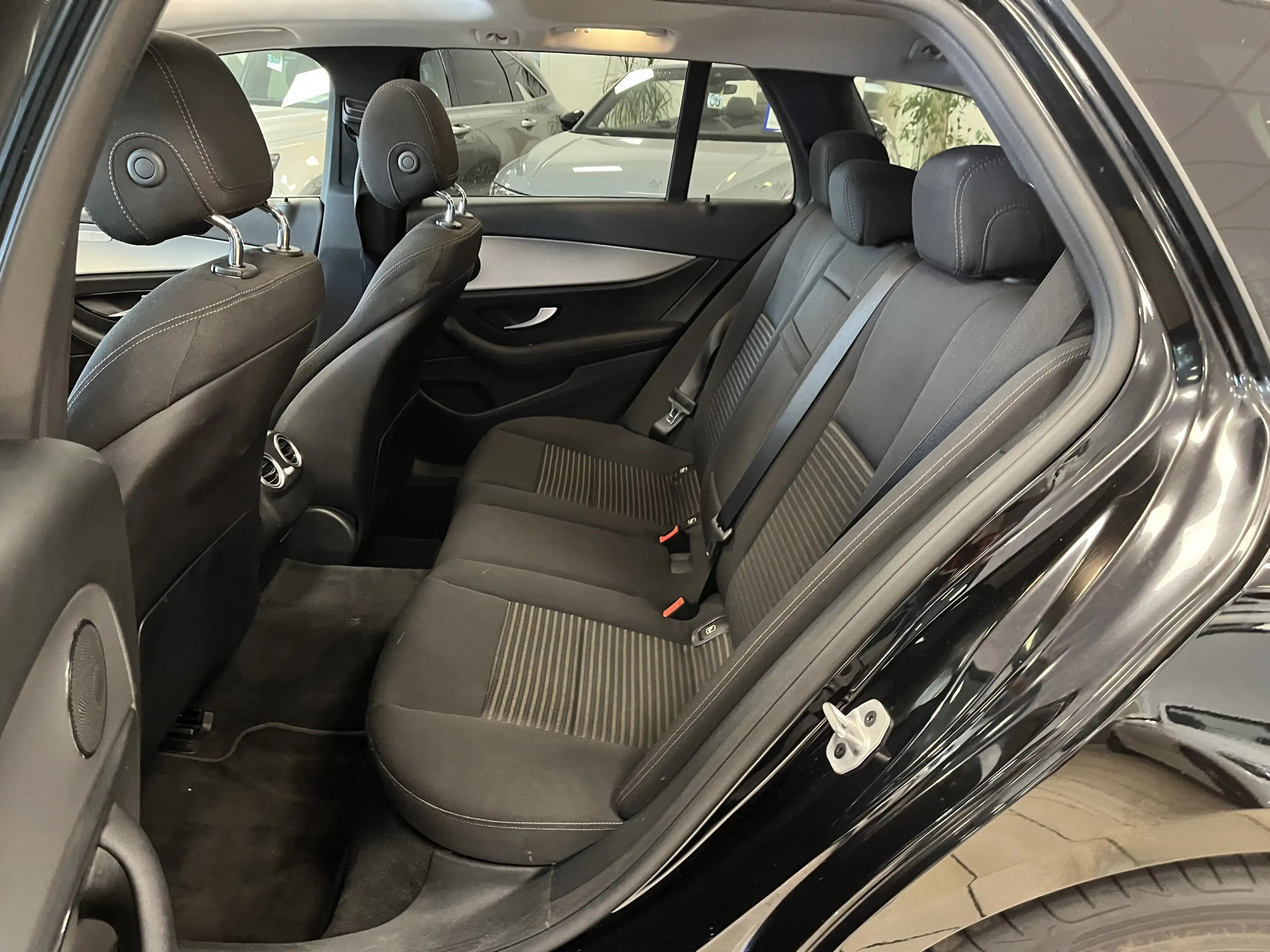 Mercedes-Benz E 220 AHK*Navi*ACC*R-Cam*SHZ*Pano*Night-Paket — photo 9