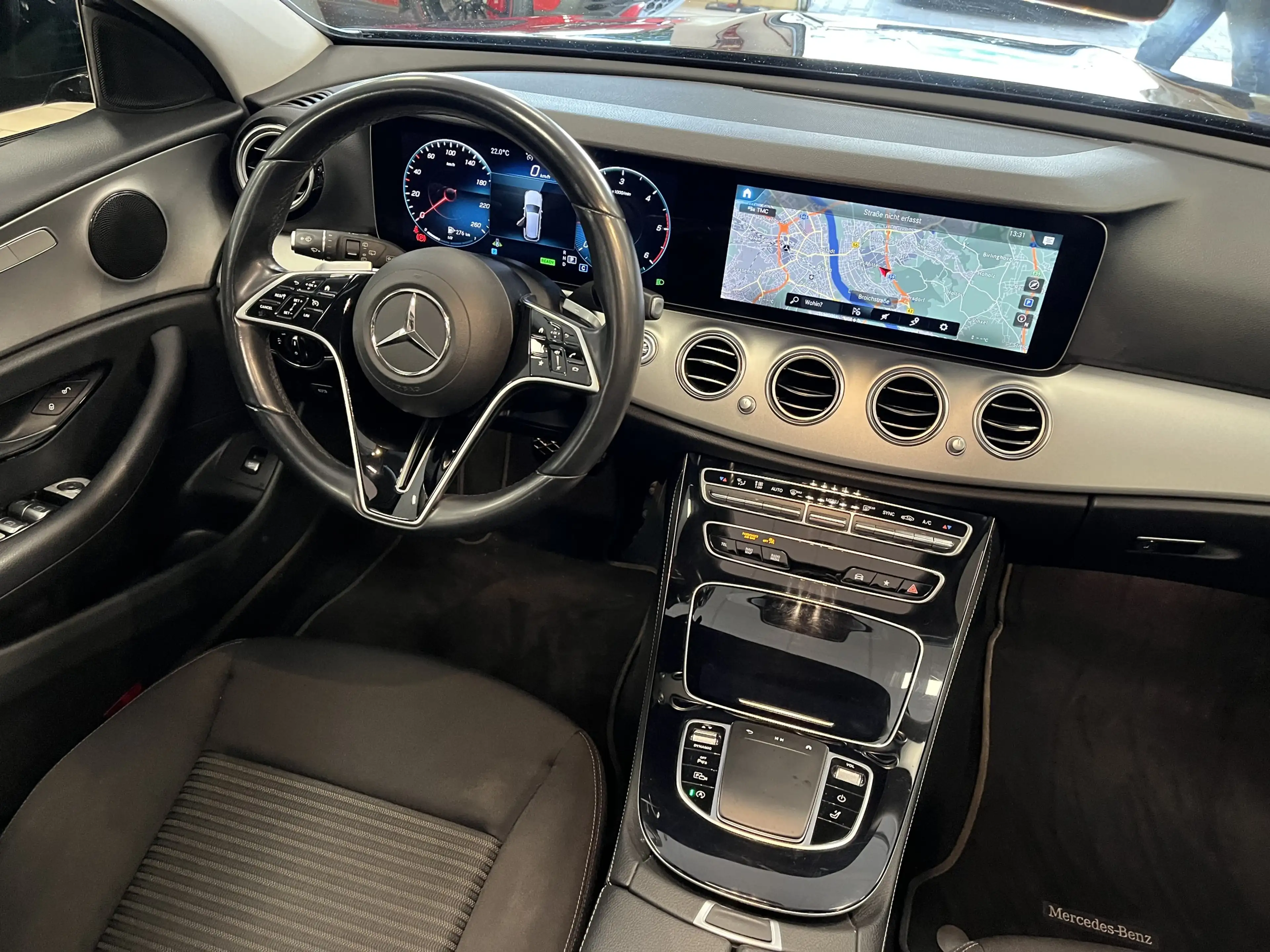 Mercedes-Benz E 220 AHK*Navi*ACC*R-Cam*SHZ*Pano*Night-Paket — photo 13