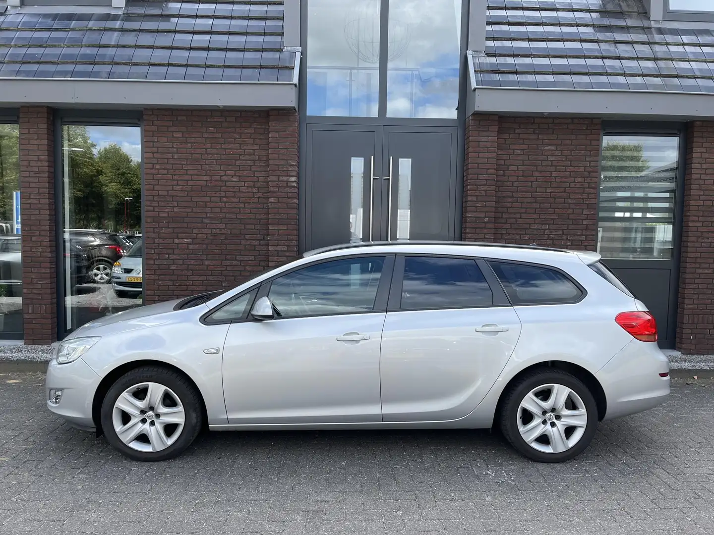 Opel Astra Sports Tourer 1.4 Turbo Edition AIRCO | CRUISE CON Grijs - 2