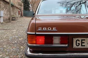 W123