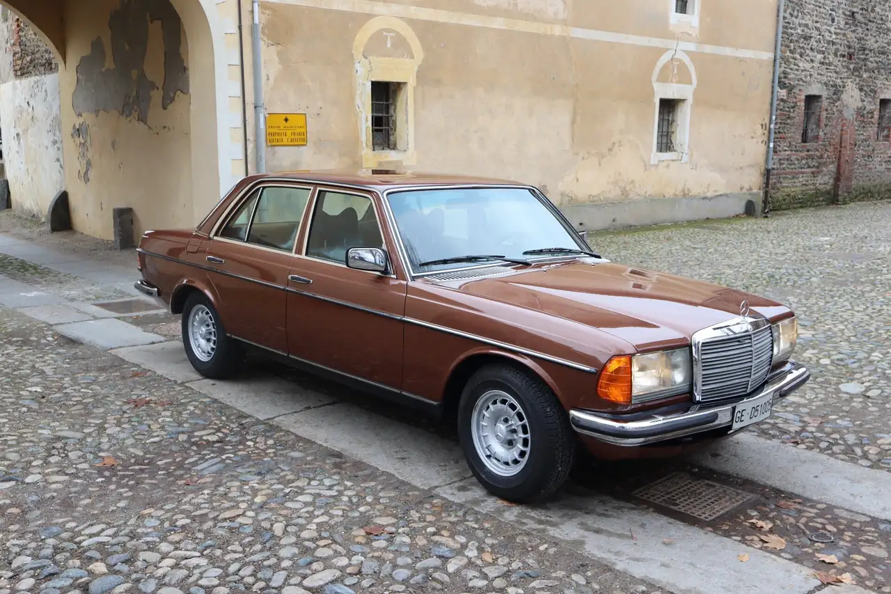 Mercedes-Benz 280 W123, foto 2