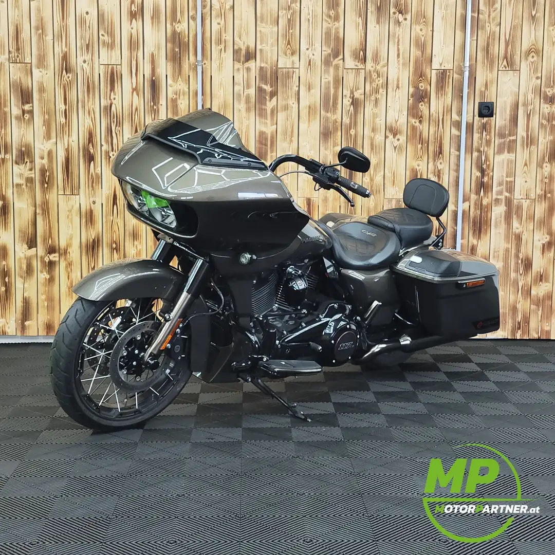 Harley-Davidson Road Glide CVO **117Cui** FLTRXSE Braun - 1