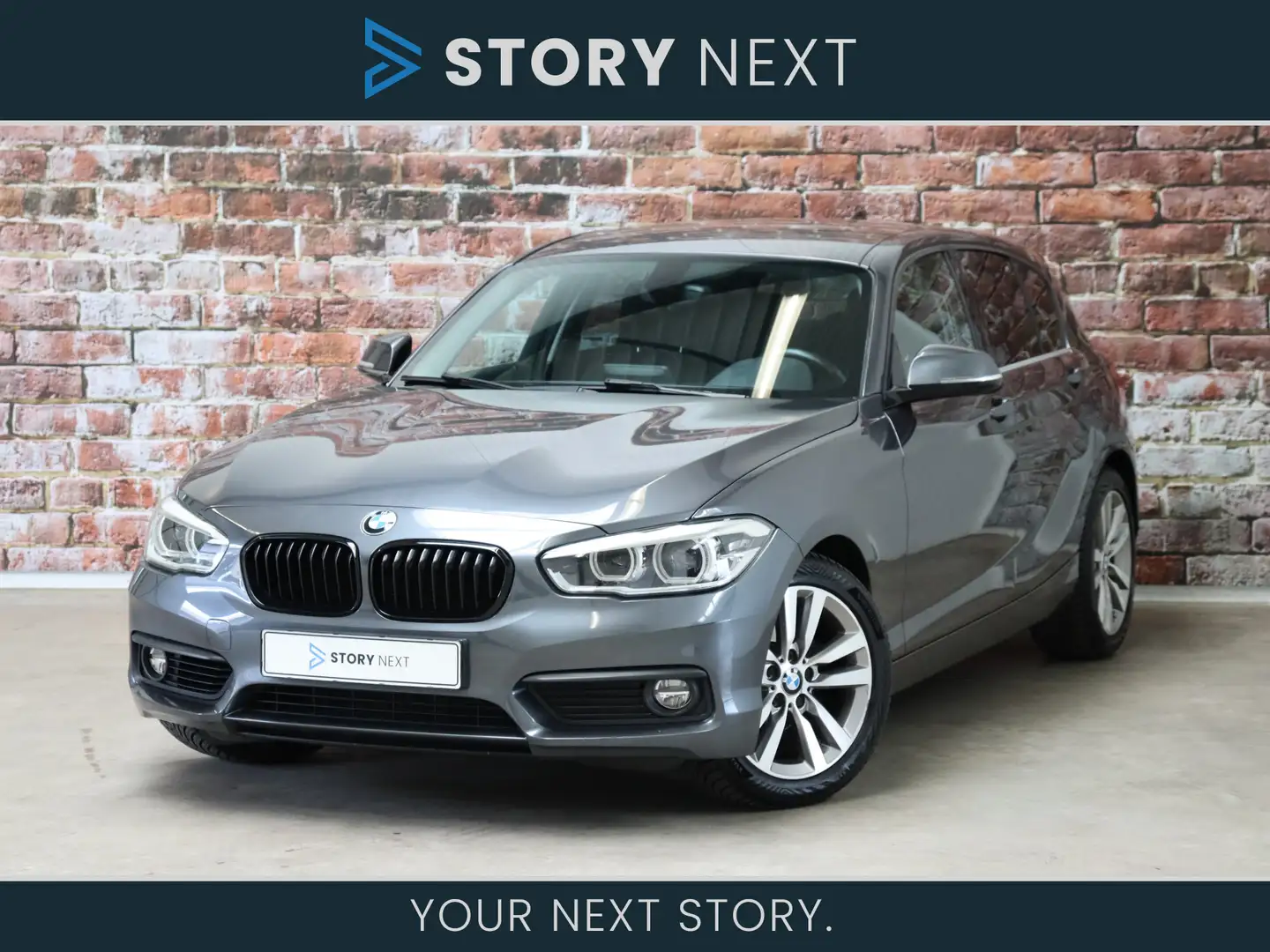 BMW 118 1 Serie 118i Executive Automaat 5 deurs / Navigati Grijs - 1