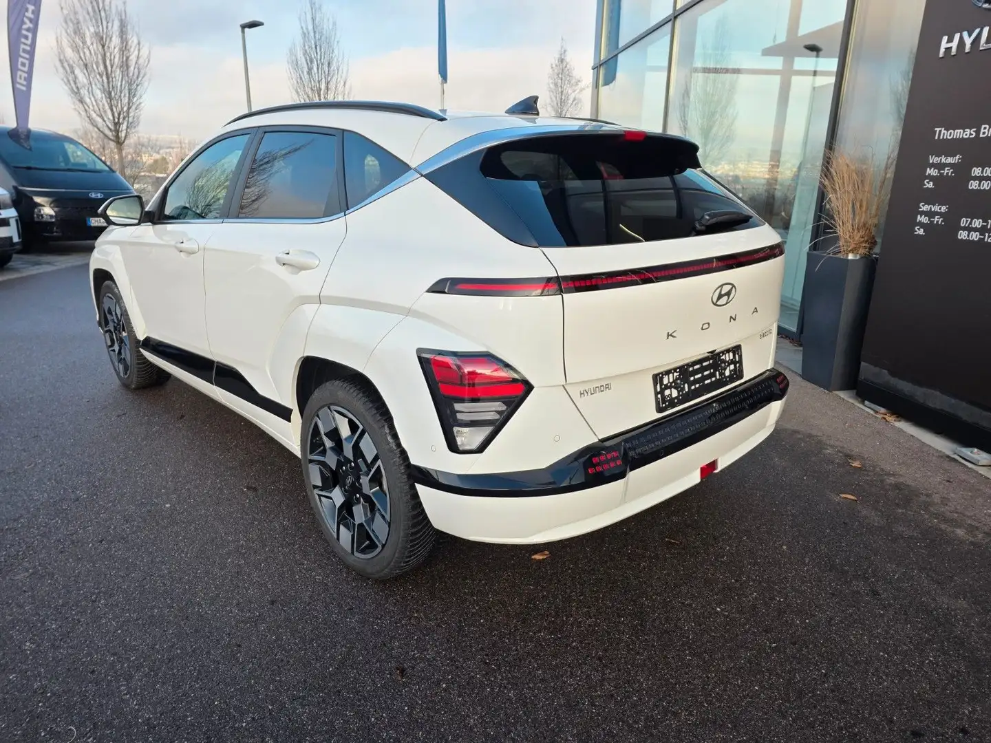 Hyundai KONA Prime Elektro 65,4 kWh Leder Bose 19 Zoll Weiß - 2