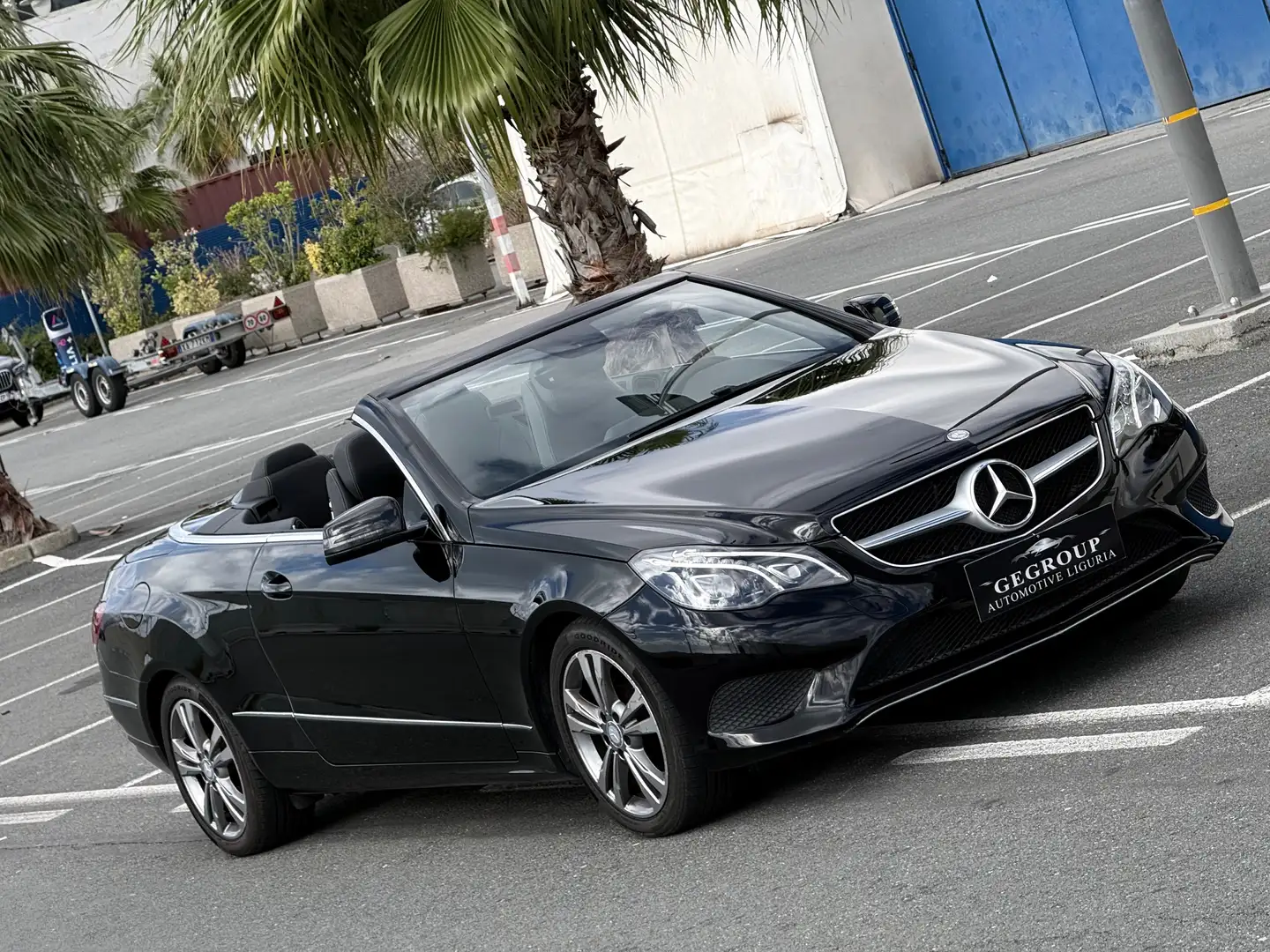 Mercedes-Benz E 220 Cabrio-NAVI-AUTOMATICO-PERMUTABILE-. Noir - 1