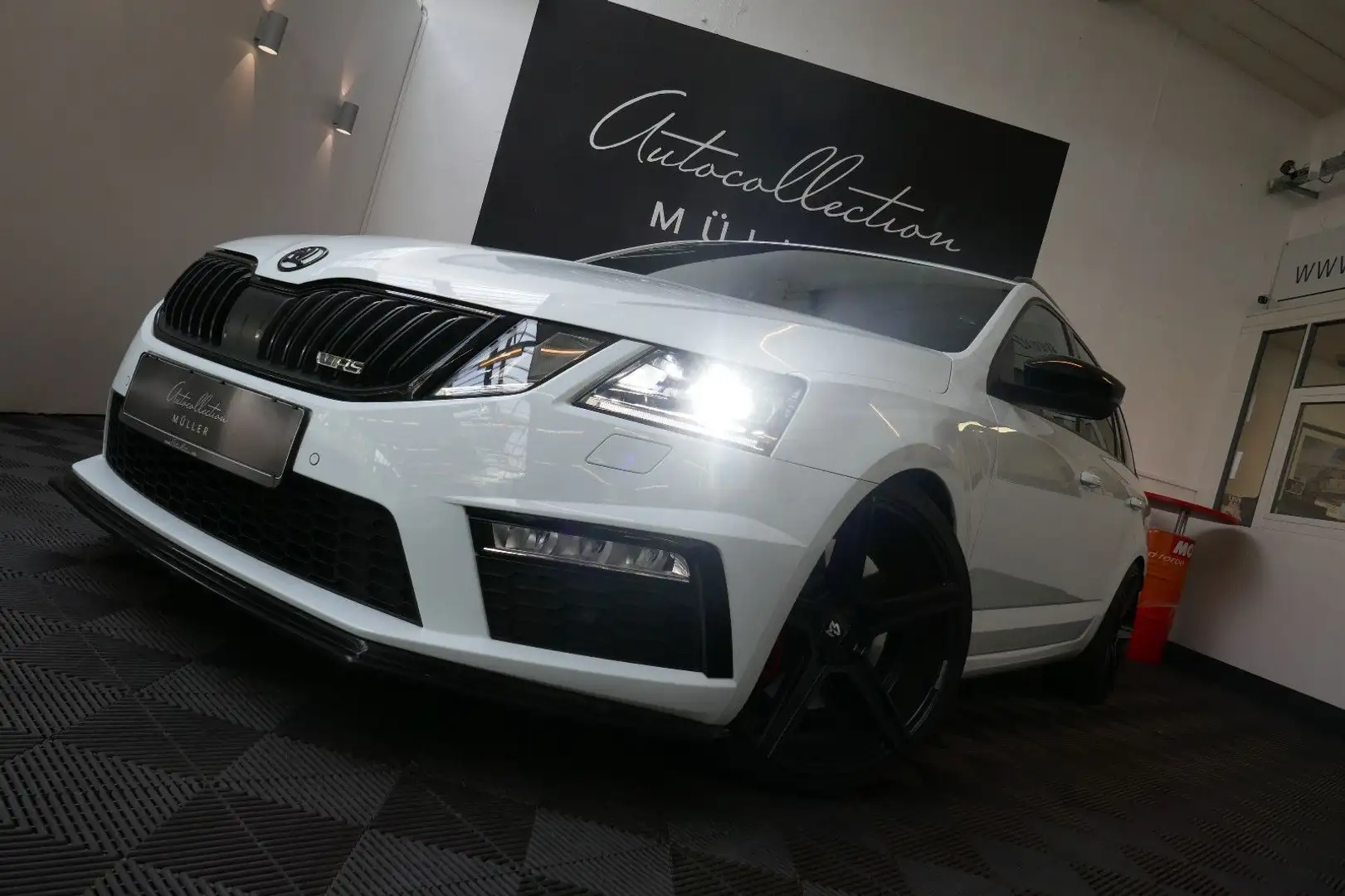 Skoda Octavia Combi RS*LED*Navi*Virtuell*19Zoll*PDC* Weiß - 1