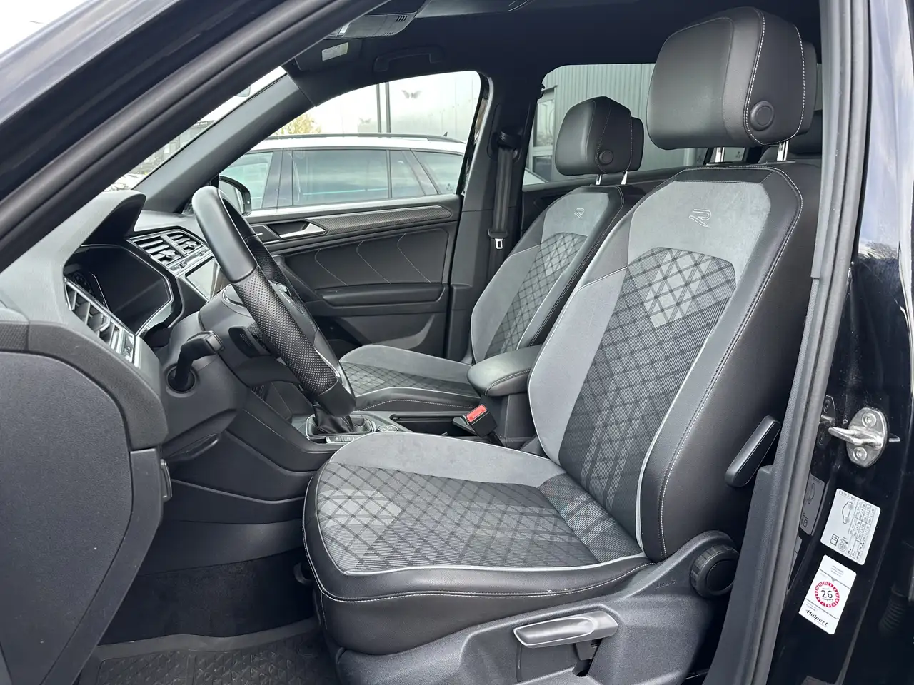 Volkswagen Tiguan Allspace 4M R-Line Black 7Sitzer AHK+360° 10