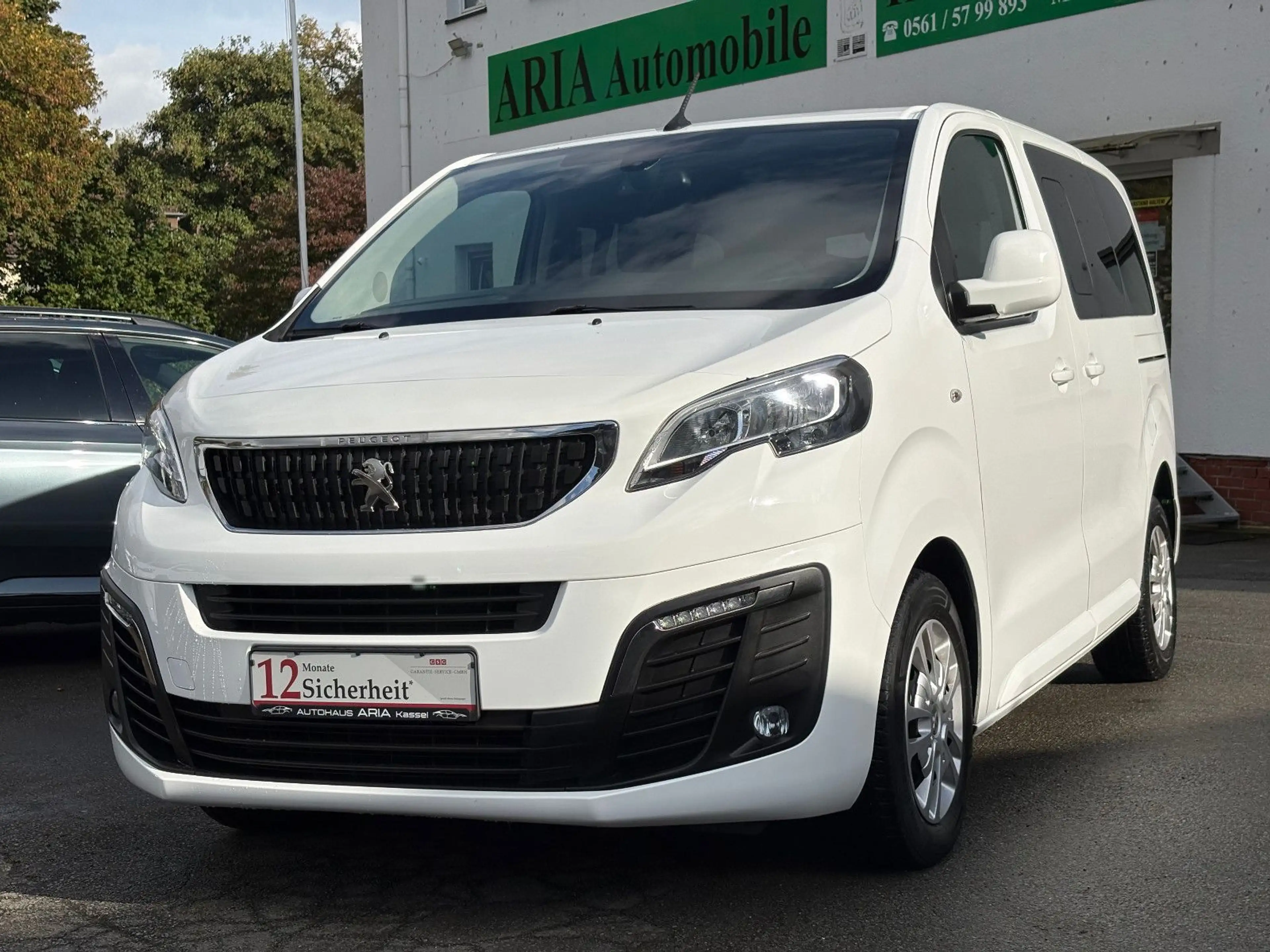 Peugeot Expert Traveller 2.0 HDI L1 5.Sitze Business AHK