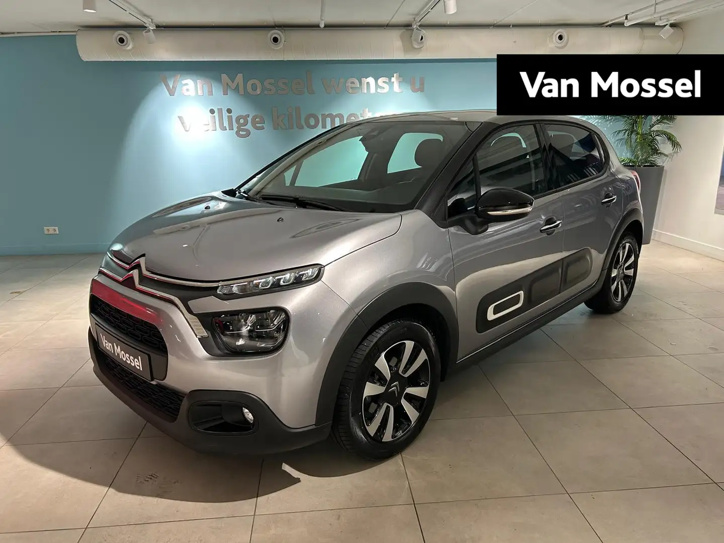 Citroen C3 1.2 PureTech Max | Climate control | Apple Carplay Grijs - 1
