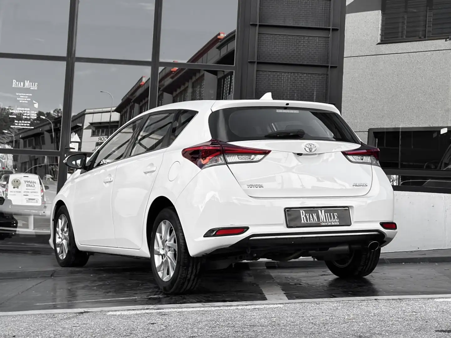 Toyota Auris 120T Active Blanco - 2