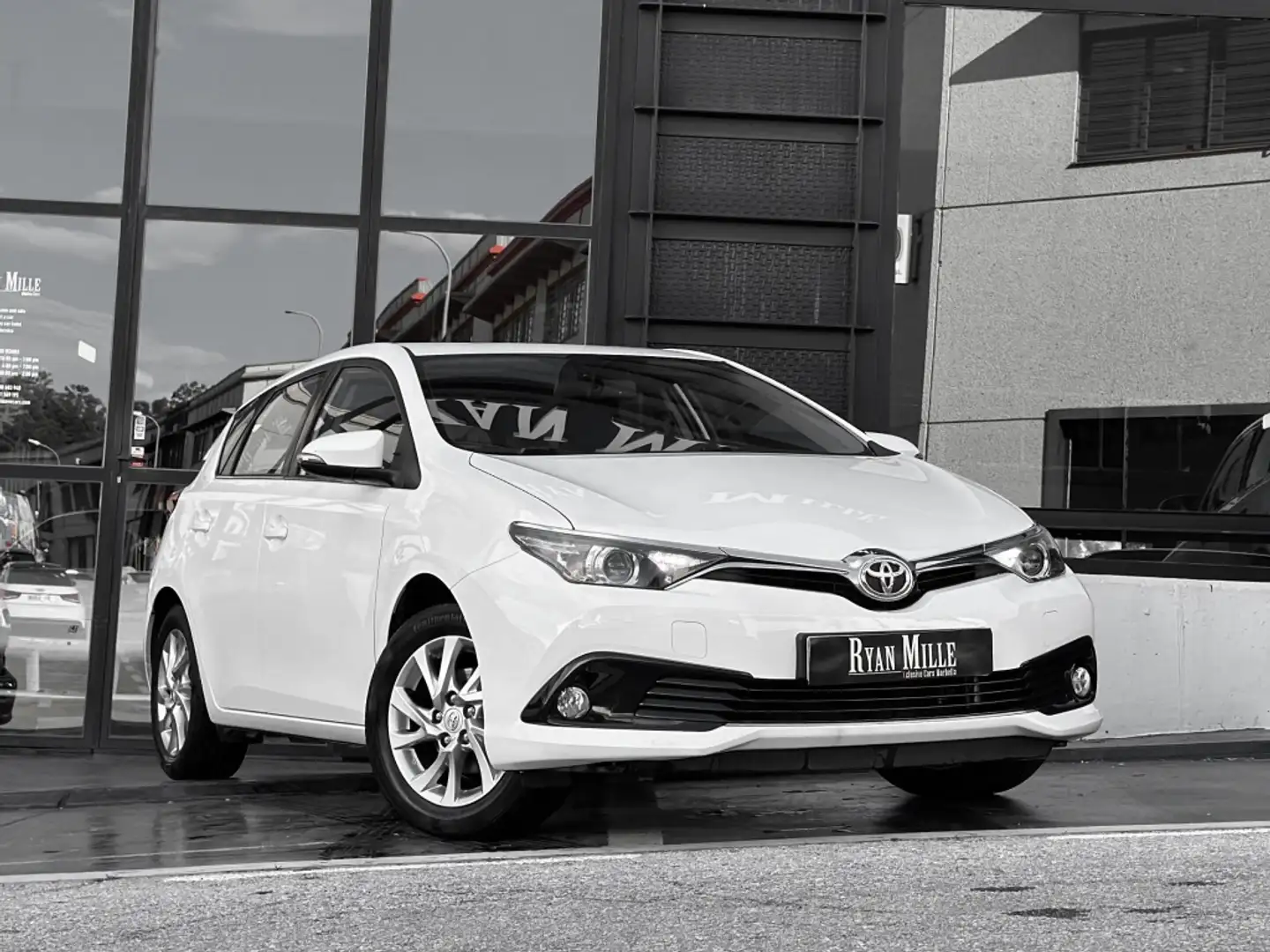 Toyota Auris 120T Active Blanco - 1