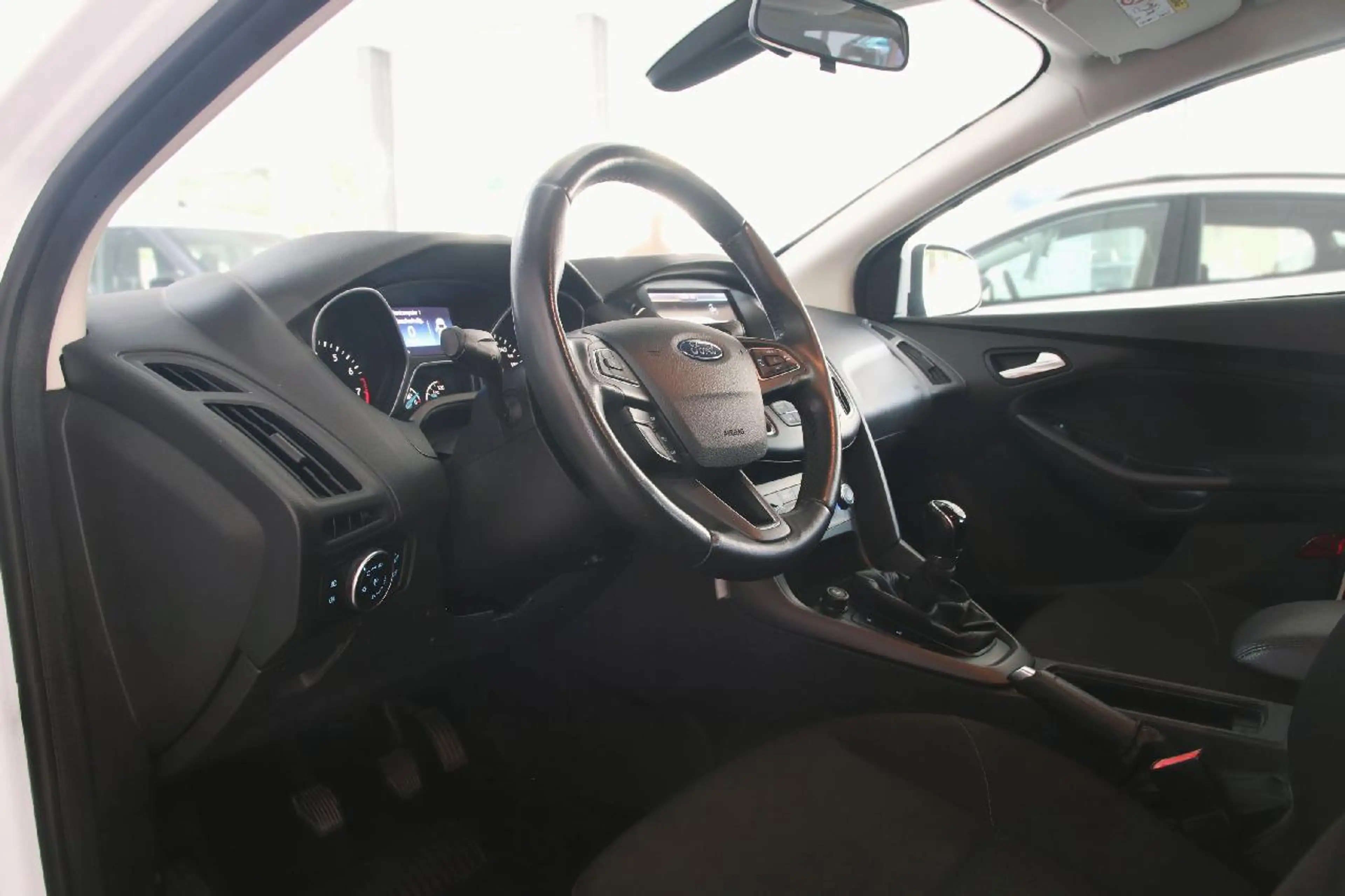 Ford Focus Business — photo 9