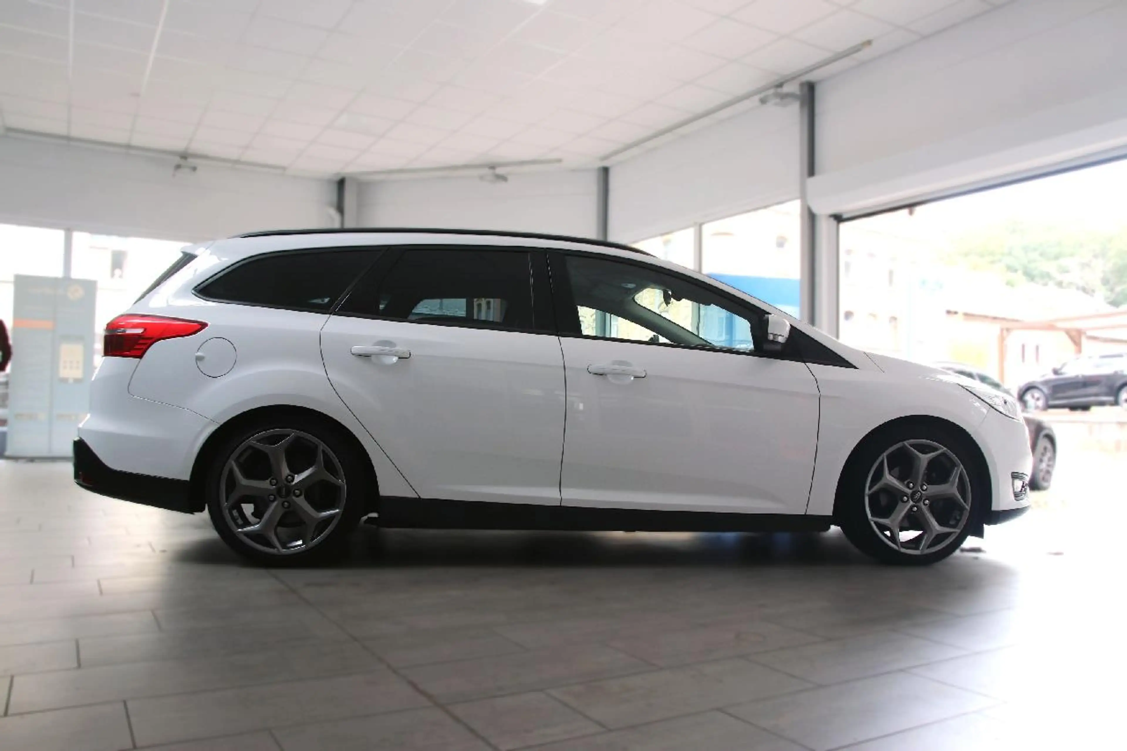Ford Focus Business — photo 8