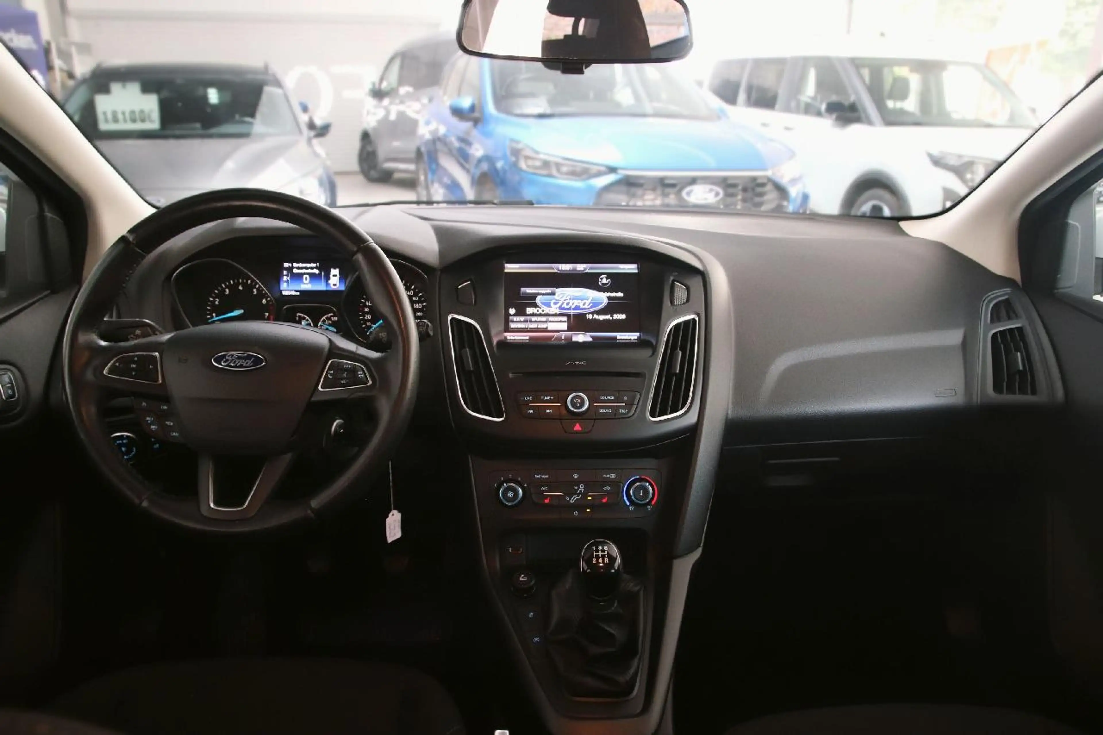 Ford Focus Business — photo 10
