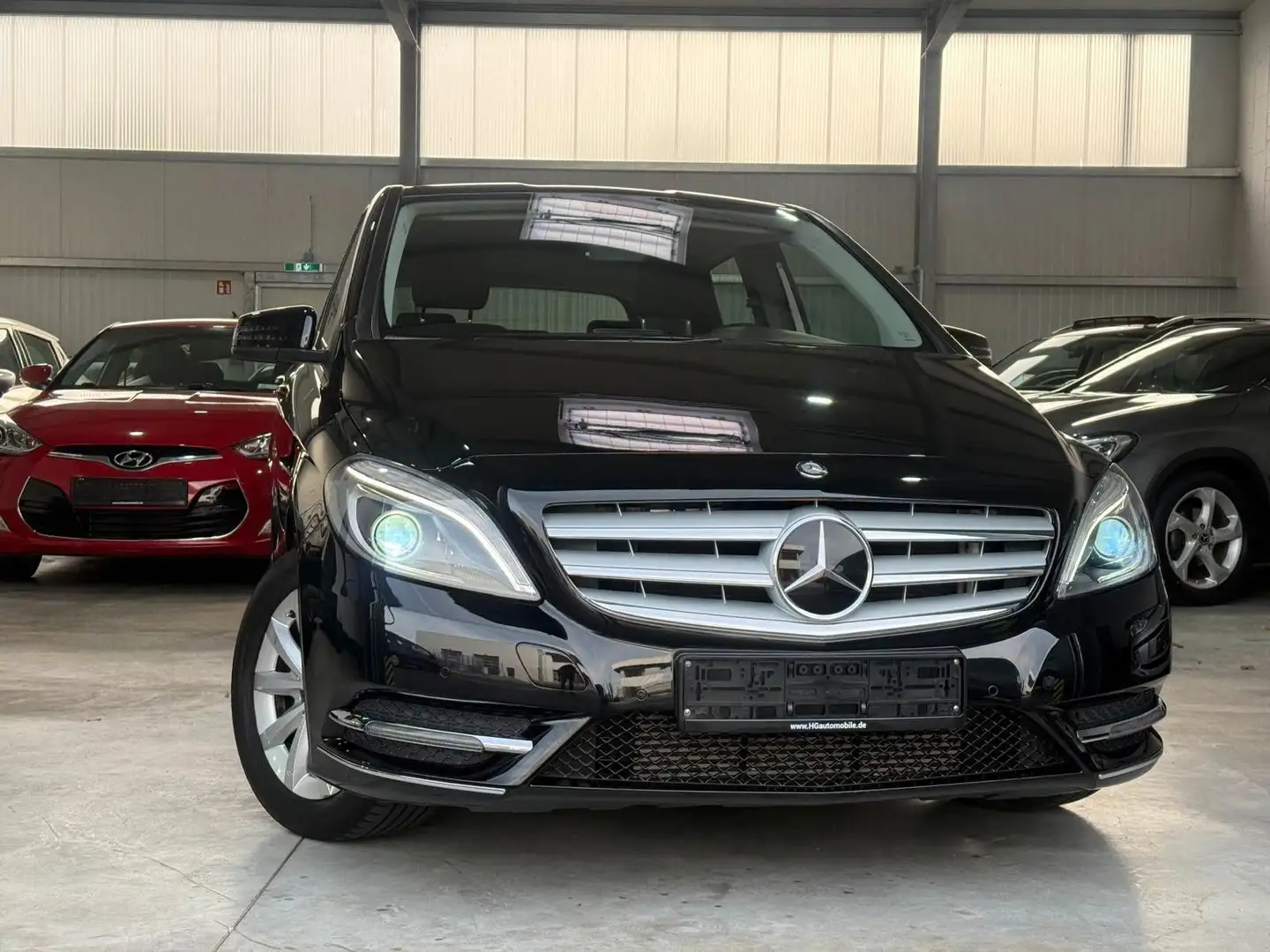 Mercedes-Benz B 180 Totwinkel Kamera Navi Bi-Xenon Schwarz - 1