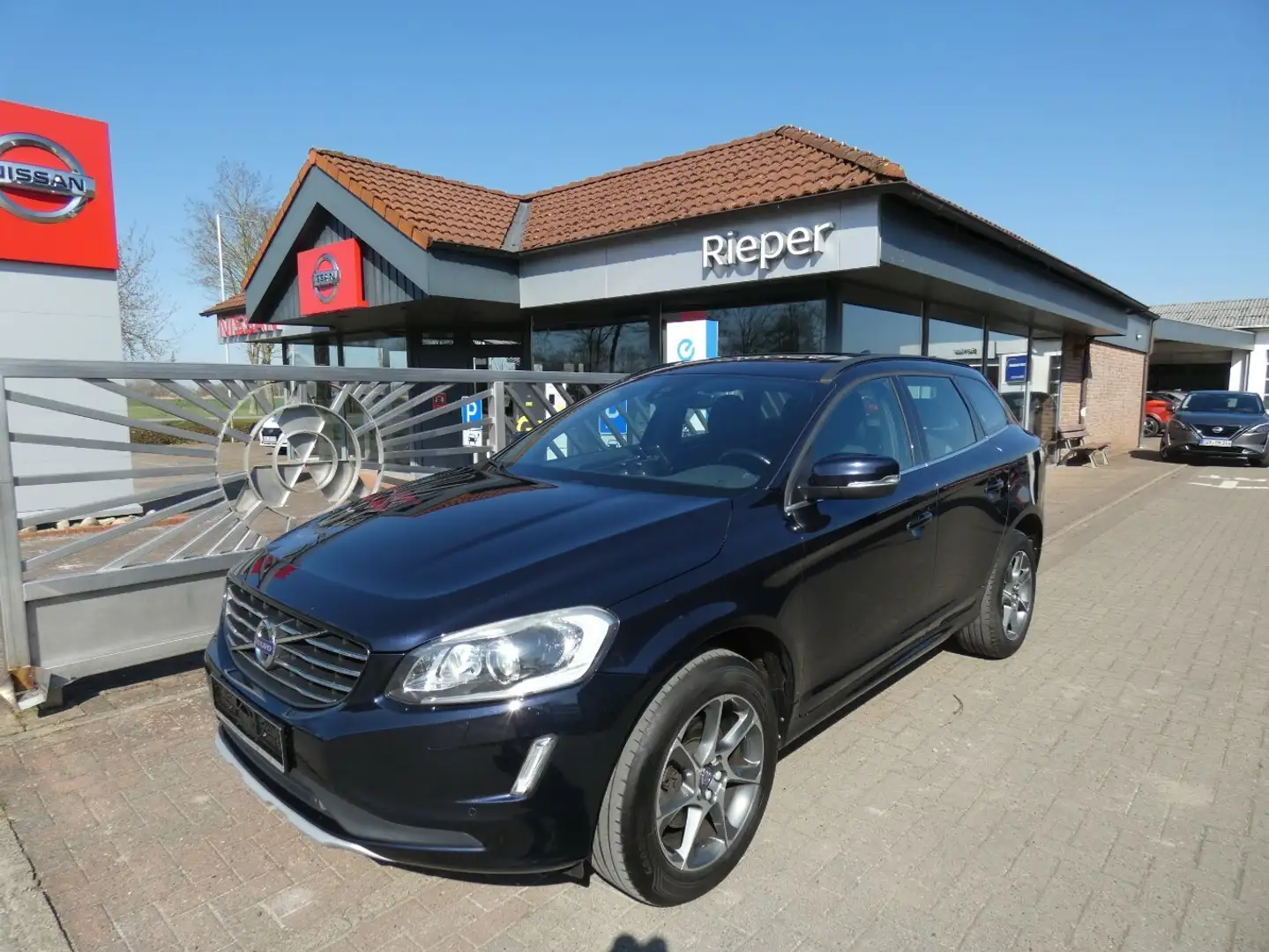 Volvo XC60 Momentum AWD Blau - 1