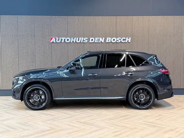 Mercedes-Benz GLC view 3