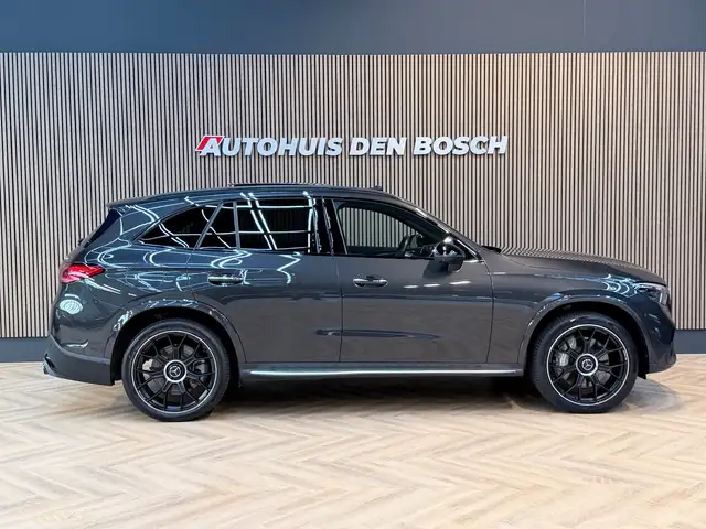 Mercedes-Benz GLC view 4