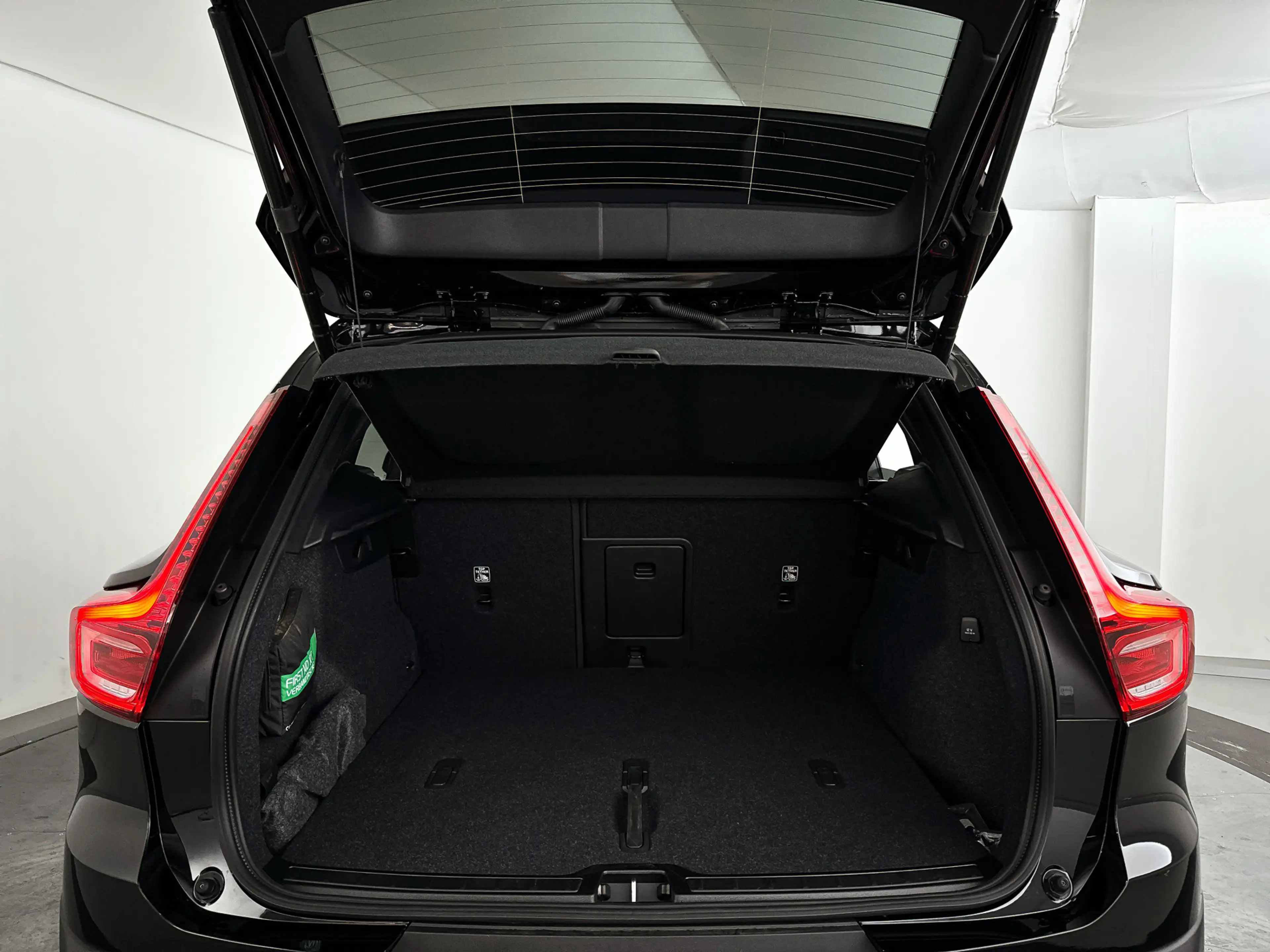 Volvo XC40 B4 Plus Dark | Panoramadak | 360° camera | Harman — photo 14