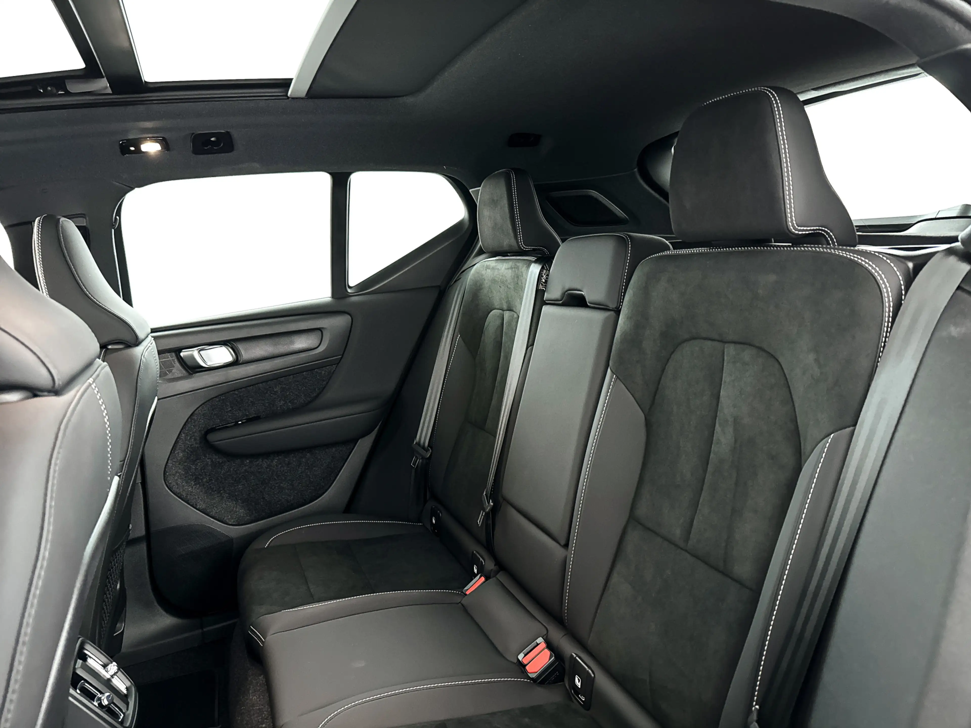 Volvo XC40 B4 Plus Dark | Panoramadak | 360° camera | Harman — photo 13