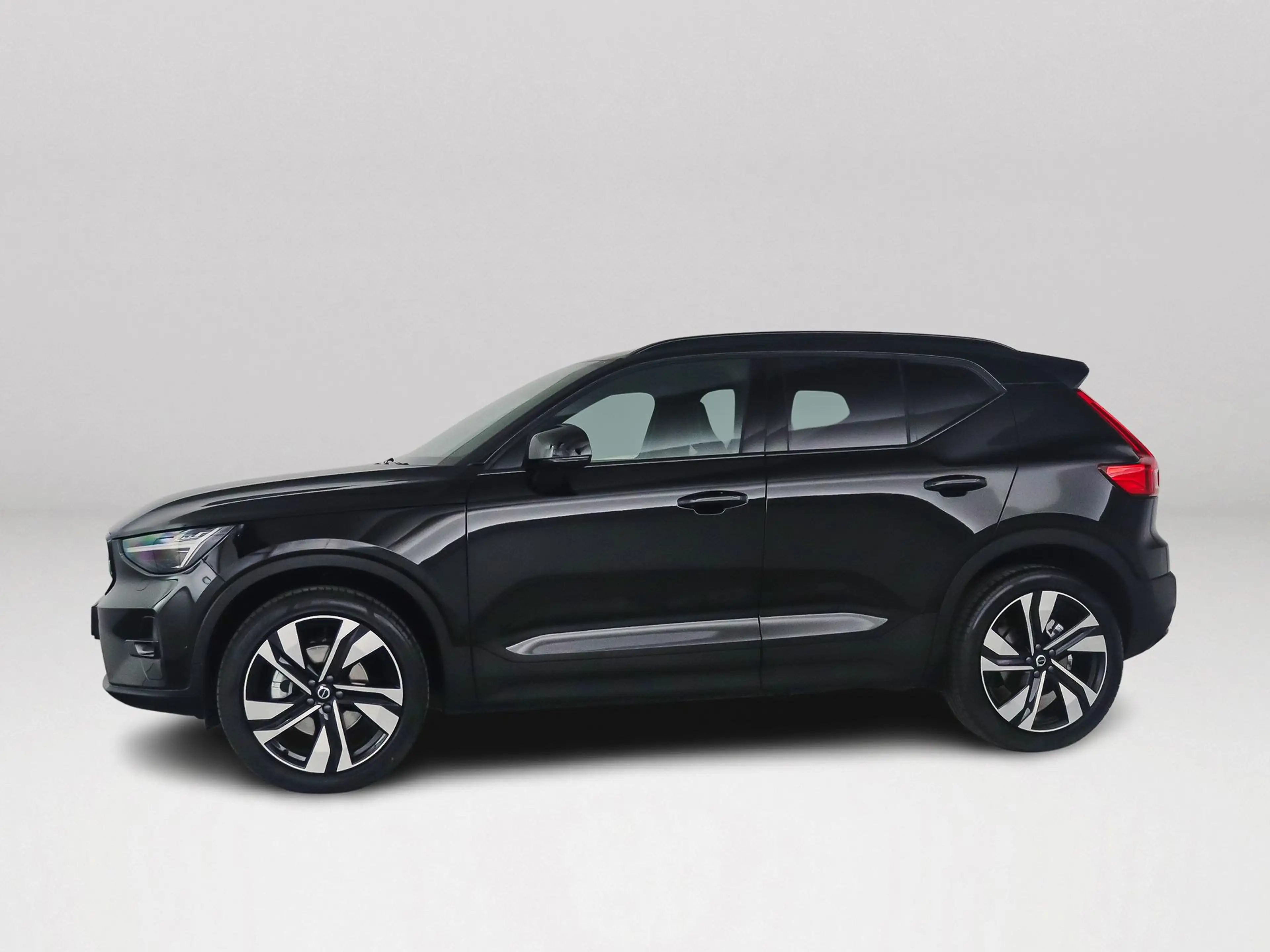Volvo XC40 B4 Plus Dark | Panoramadak | 360° camera | Harman — photo 4
