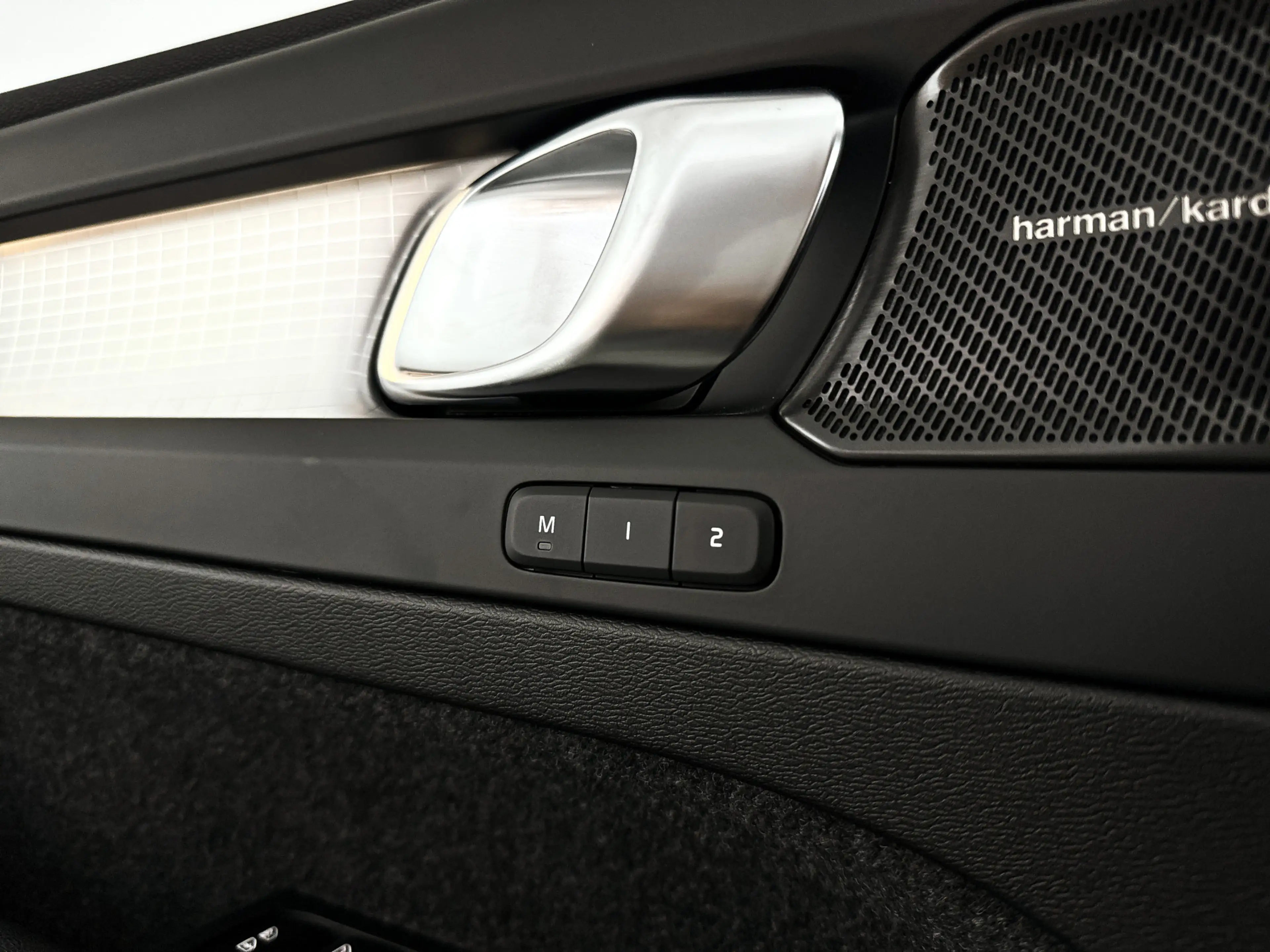 Volvo XC40 B4 Plus Dark | Panoramadak | 360° camera | Harman — photo 8