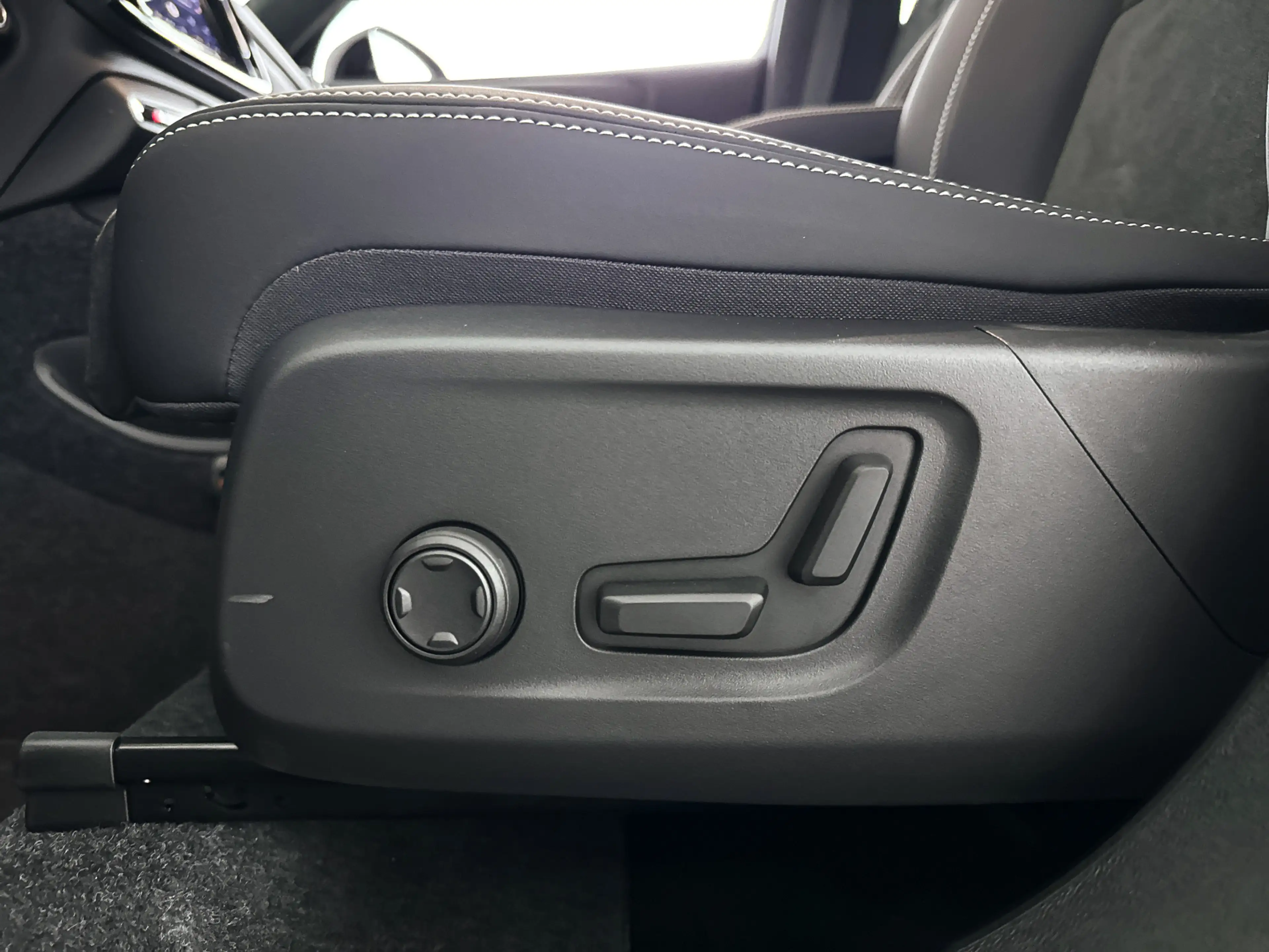 Volvo XC40 B4 Plus Dark | Panoramadak | 360° camera | Harman — photo 7