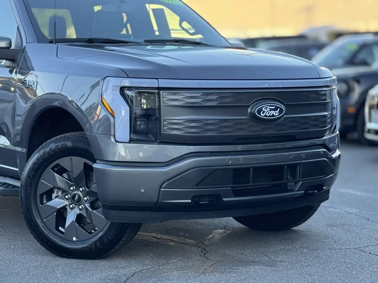 Ford F 150 Lightning Lariat, neuwertig, Top-Gelegenheit! Grau - 2