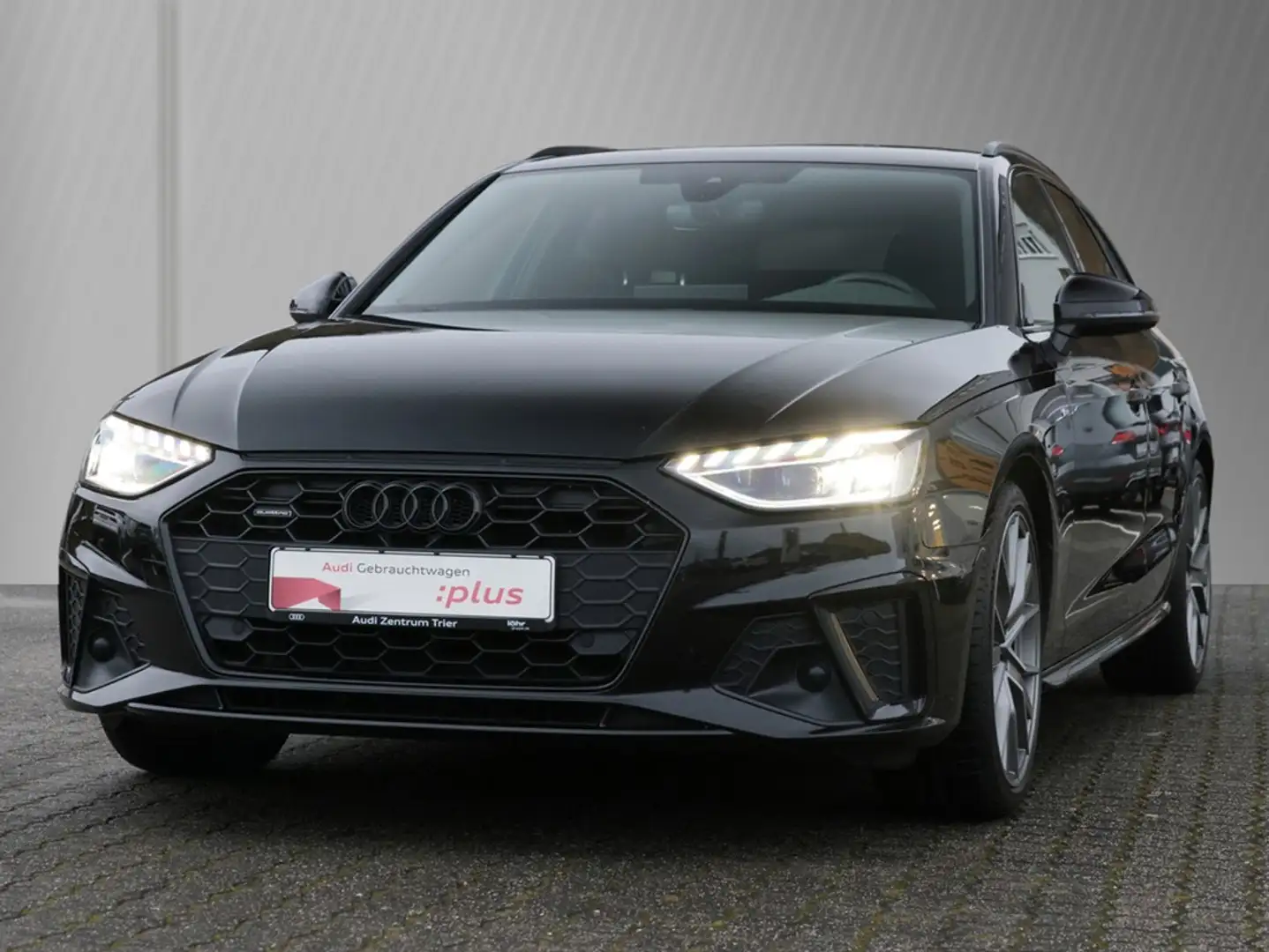 Audi A4 Avant 40 TDI quattro S line Schwarz - 2